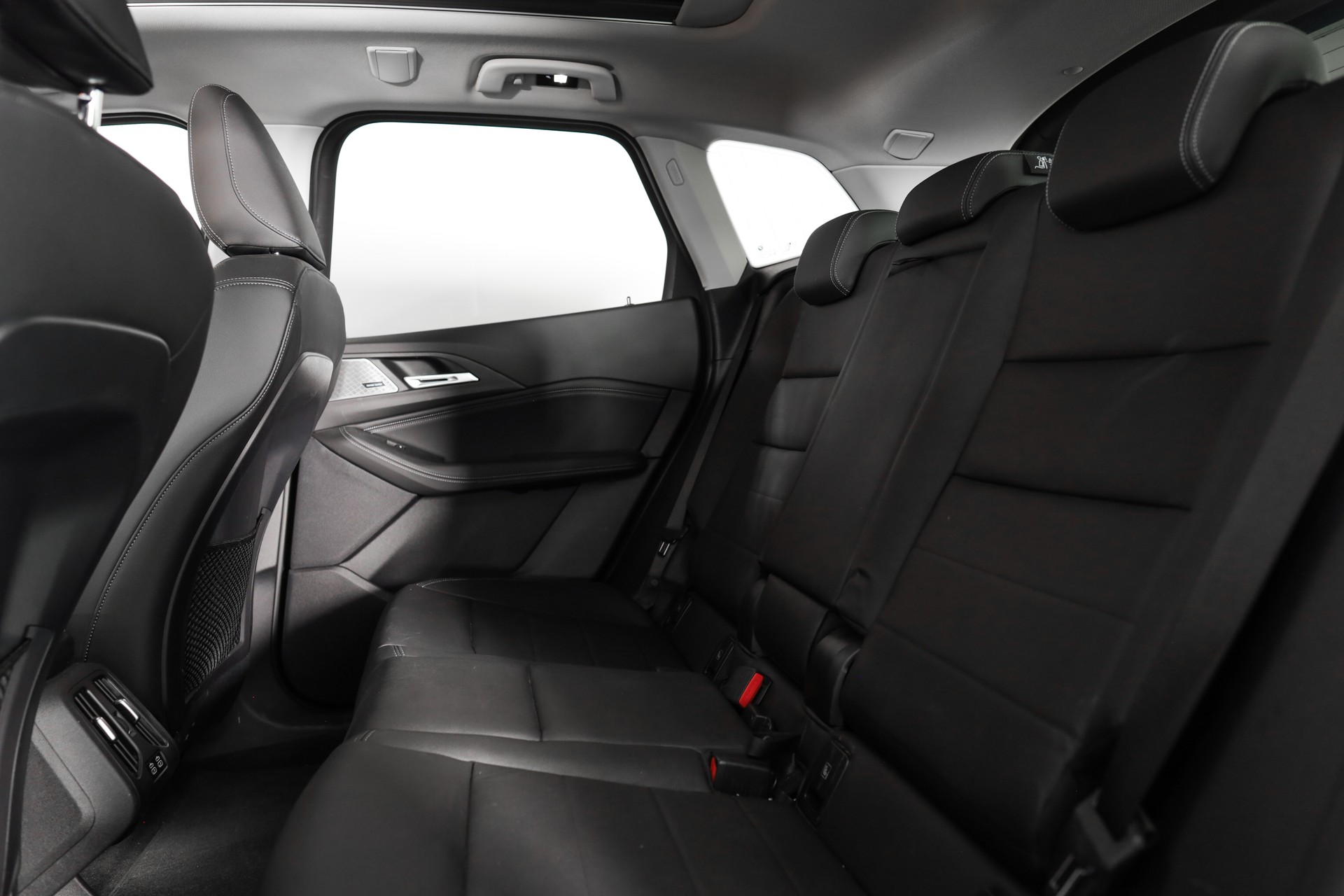 BMW 225e xDrive Active Tourer Luxury Line * Panoramaglass / Driving Assistant Pro / Pack innovation-image-9