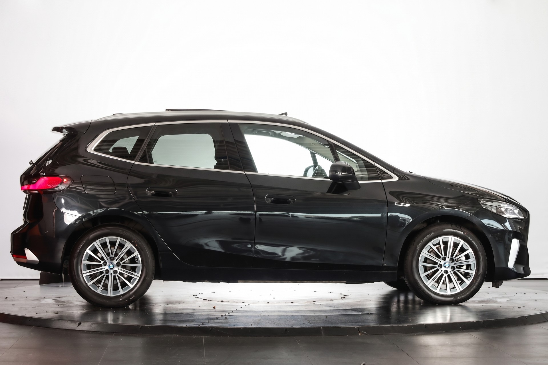 BMW 225e xDrive Active Tourer Luxury Line * Panoramaglass / Driving Assistant Pro / Pack innovation-image-4