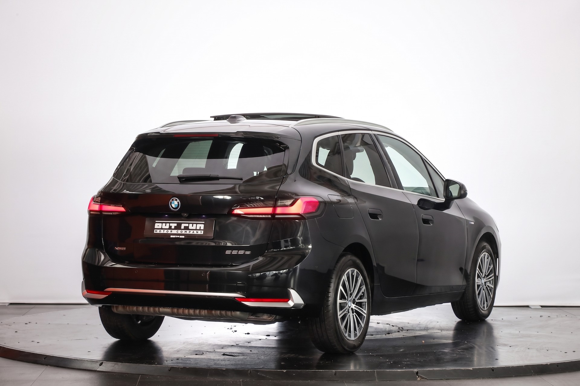 BMW 225e xDrive Active Tourer Luxury Line * Panoramaglass / Driving Assistant Pro / Pack innovation-showroom-element-3