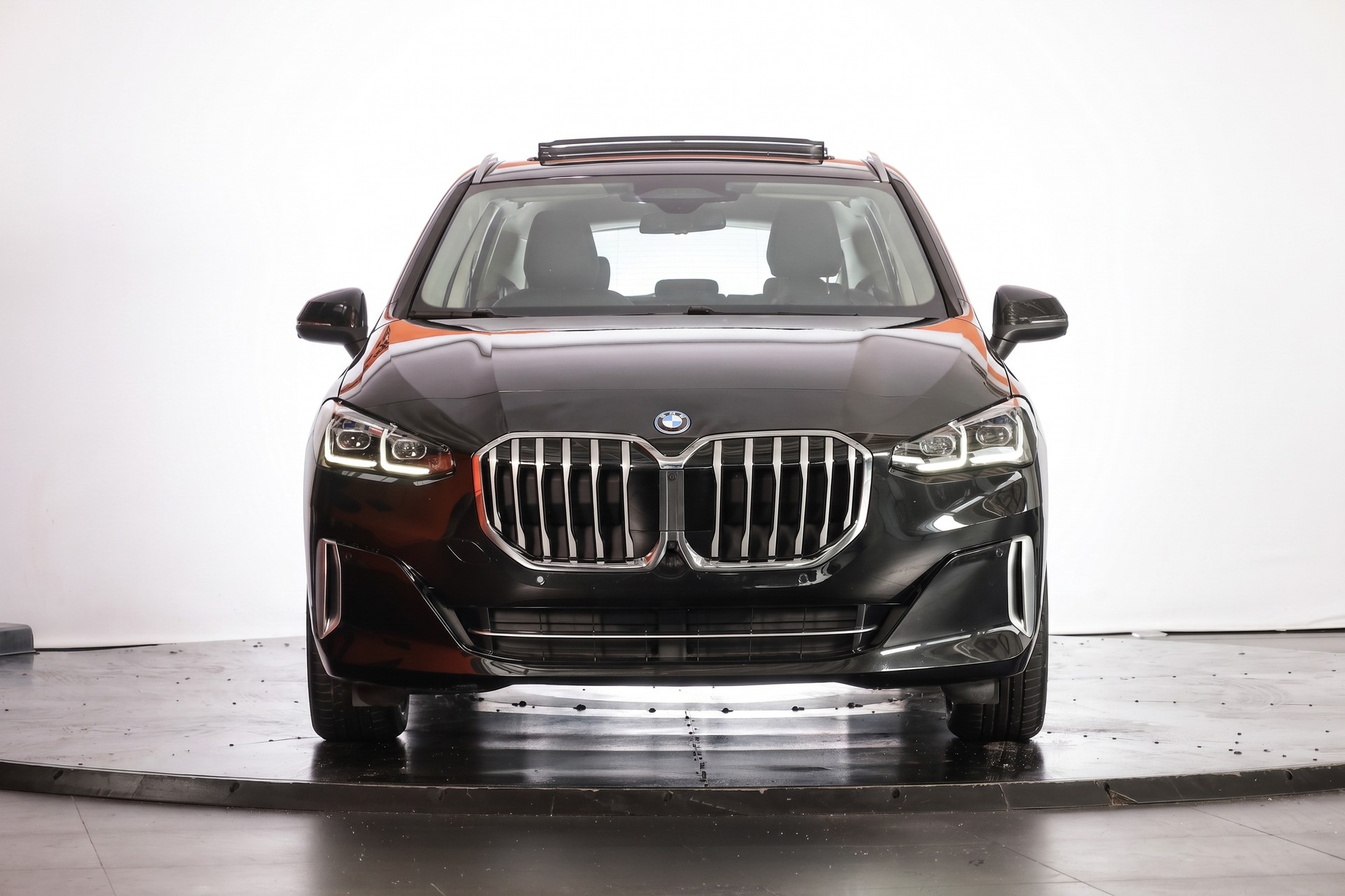 BMW 225e xDrive Active Tourer Luxury Line * Panoramaglass / Driving Assistant Pro / Pack innovation-showroom-element-1