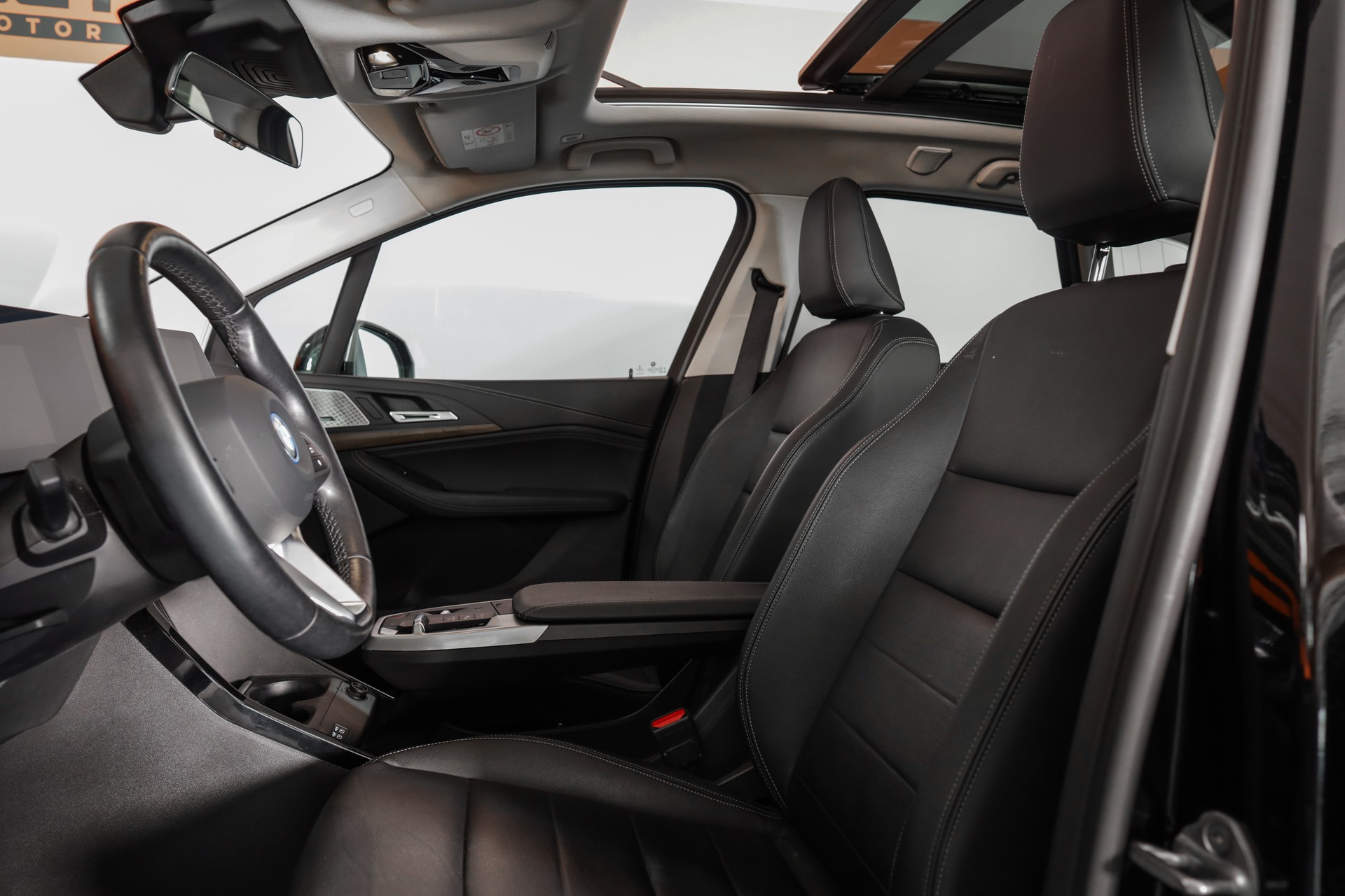 BMW 225e xDrive Active Tourer Luxury Line * Panoramaglass / Driving Assistant Pro / Pack innovation-image-8