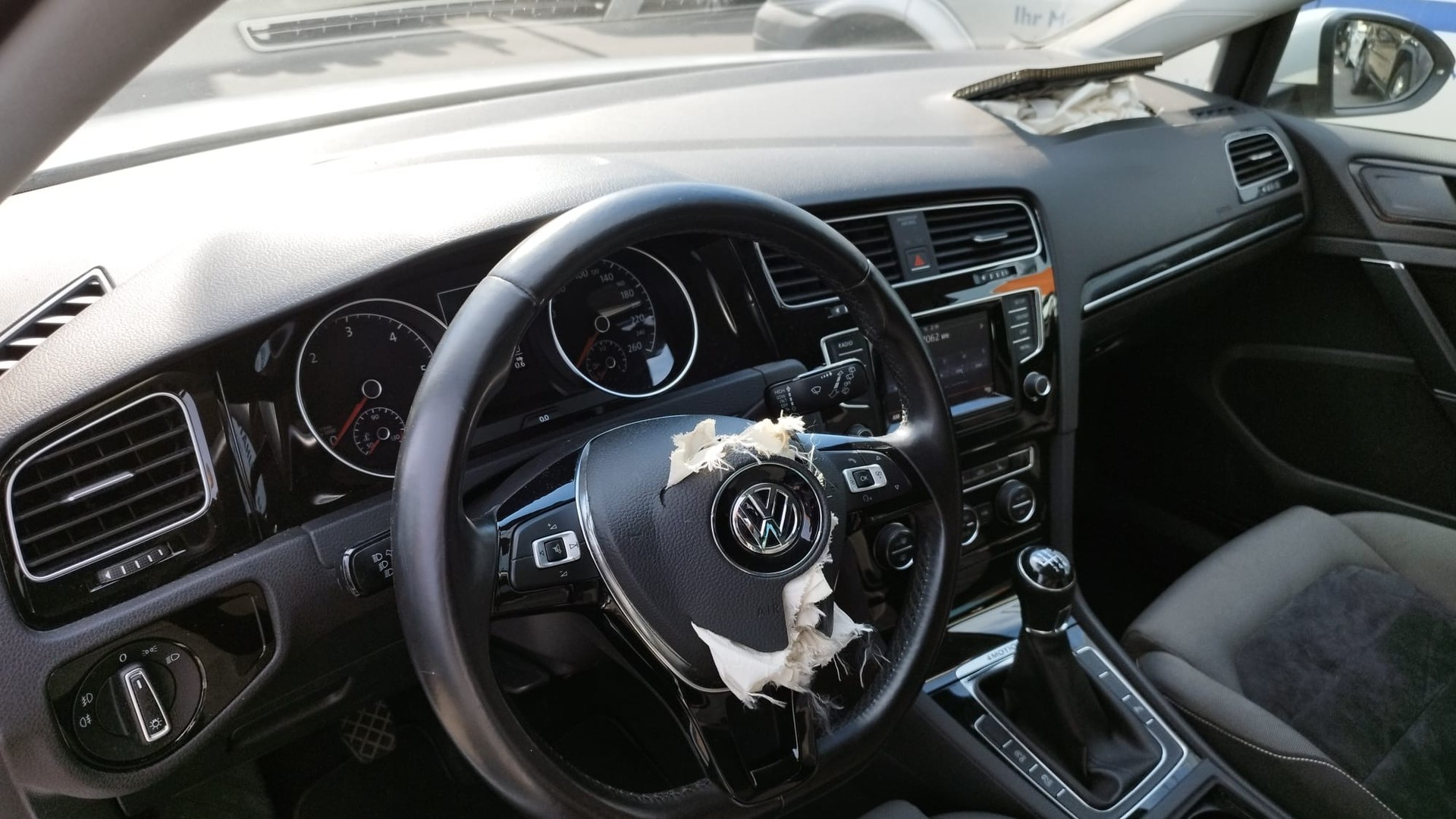 VW Golf 2.0 TDI Highline 4Motion-image-12