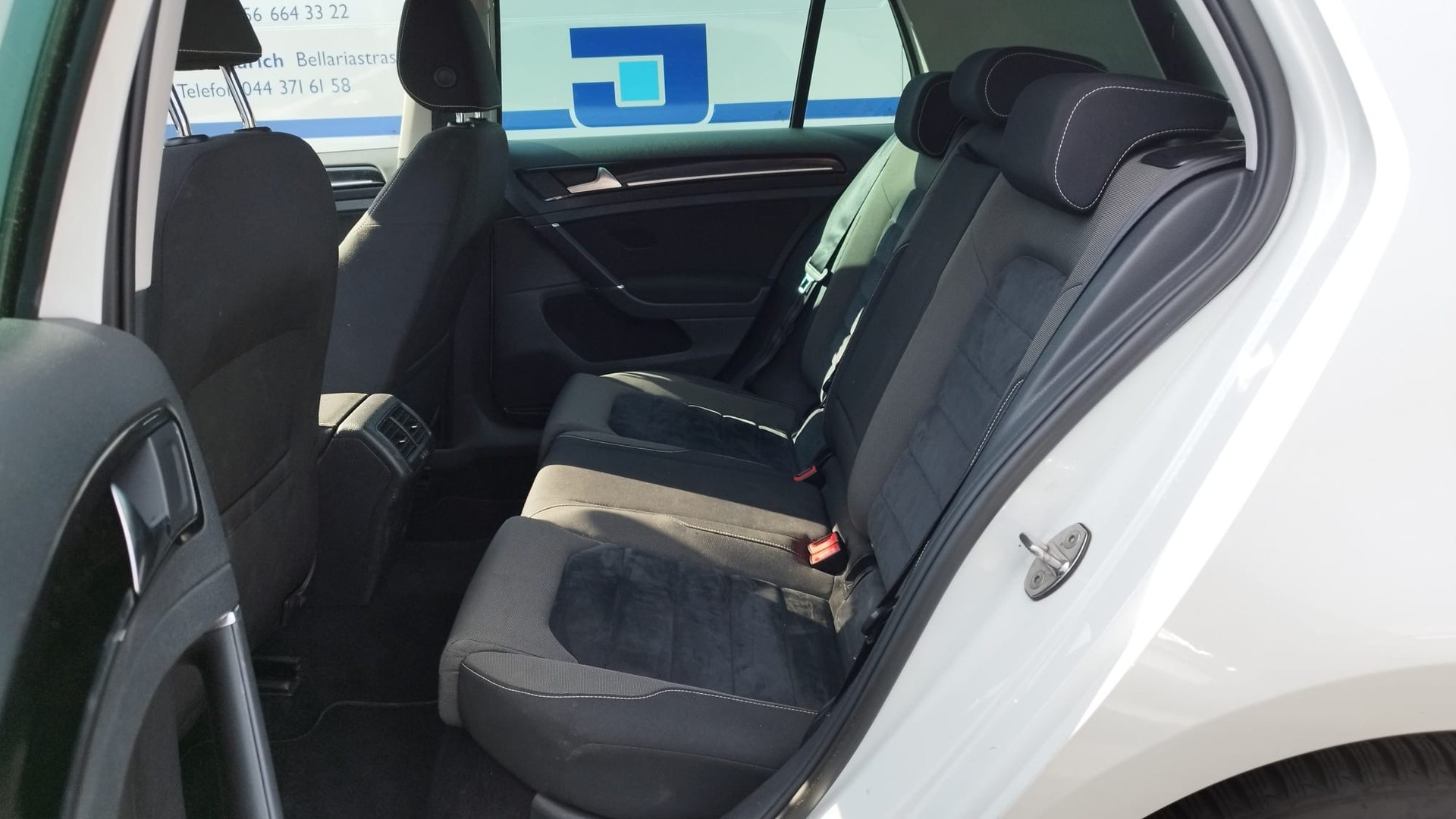 VW Golf 2.0 TDI Highline 4Motion-image-8