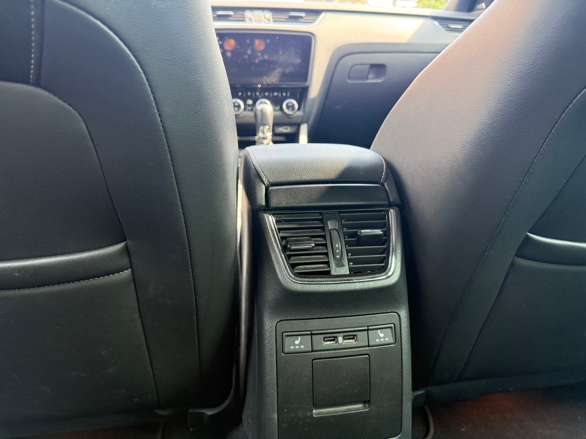 SKODA Octavia Combi 2.0 TSI RS 245 DSG-image-8