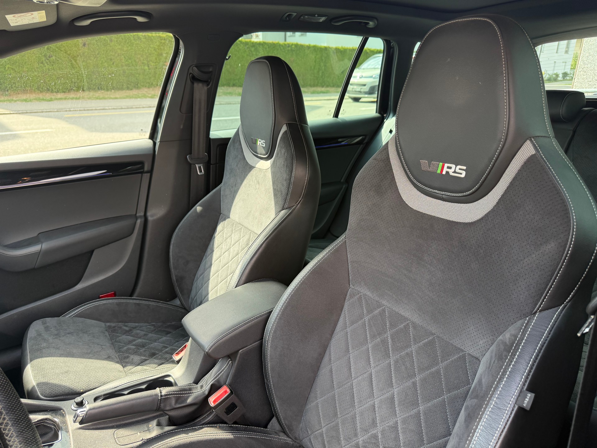 SKODA Octavia Combi 2.0 TSI RS 245 DSG-image-10