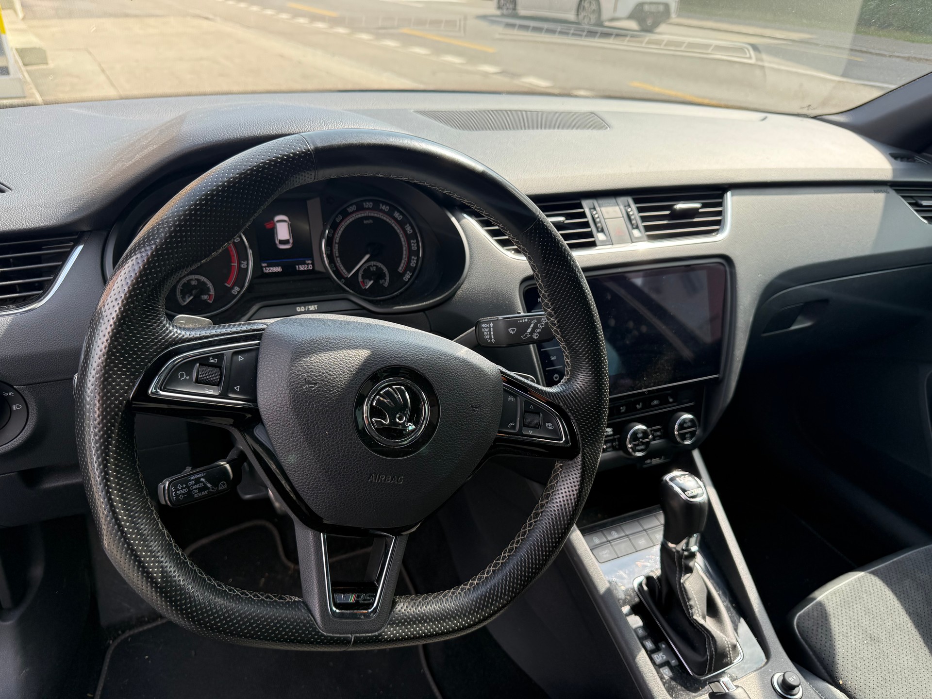 SKODA Octavia Combi 2.0 TSI RS 245 DSG-image-11