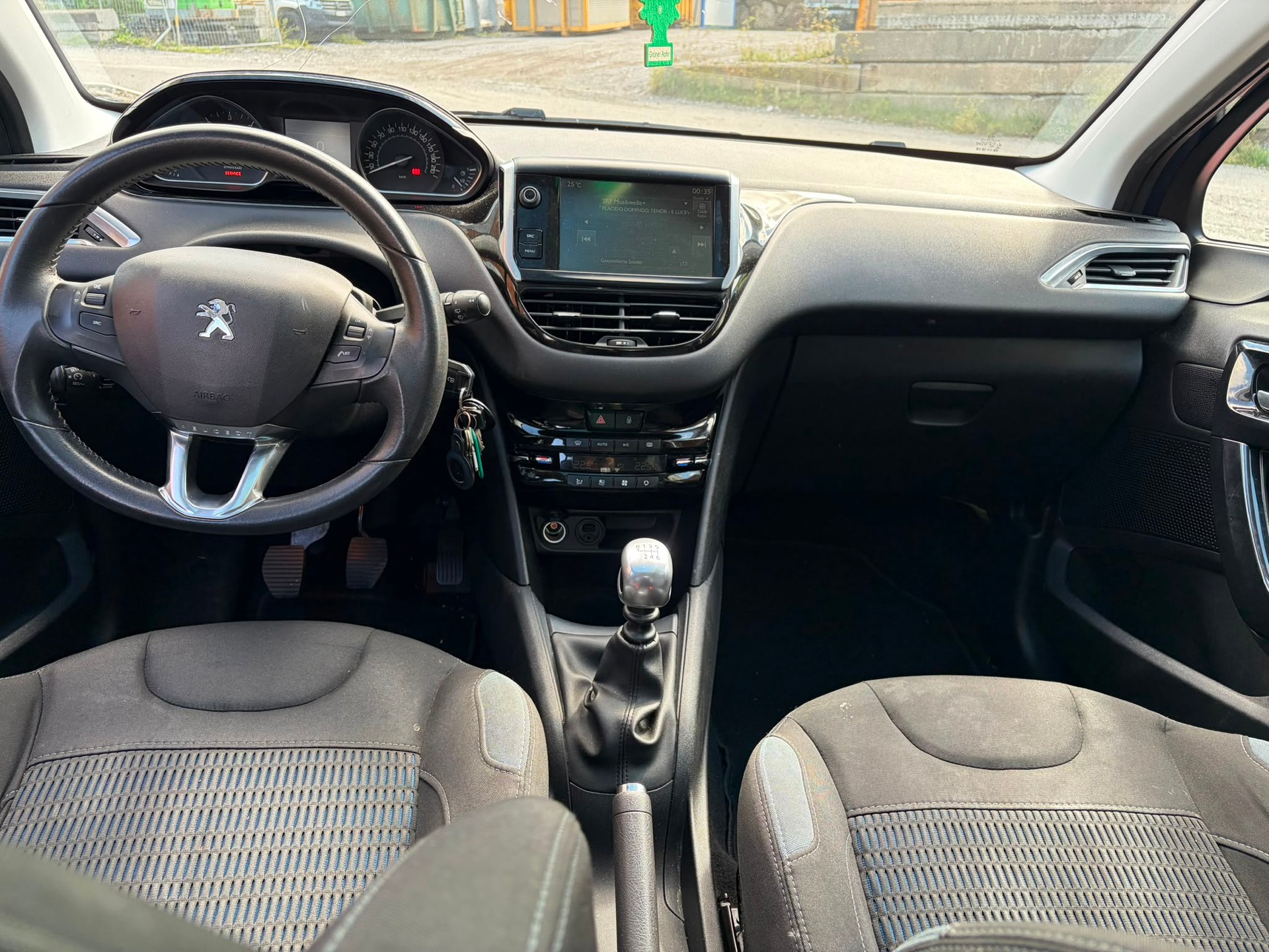 PEUGEOT 208 1.6 BlueHDi Allure-image-7