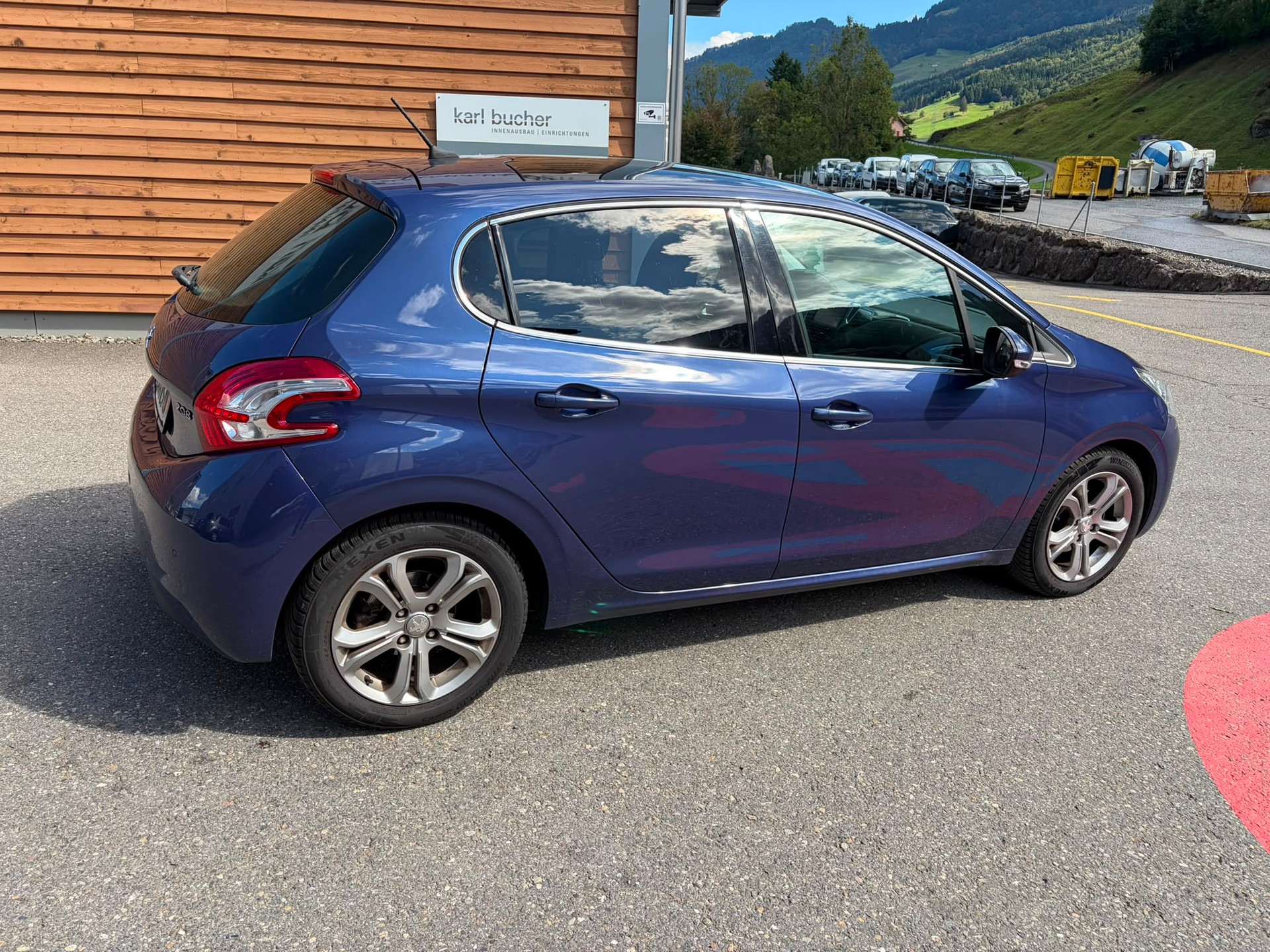 PEUGEOT 208 1.6 BlueHDi Allure-image-1