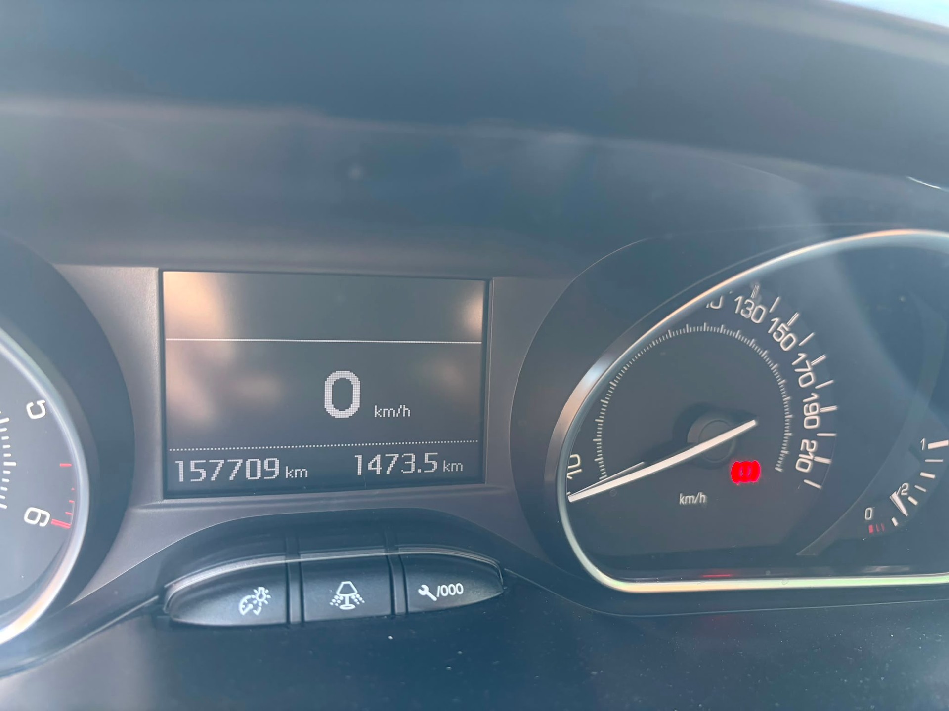 PEUGEOT 208 1.6 BlueHDi Allure-image-11