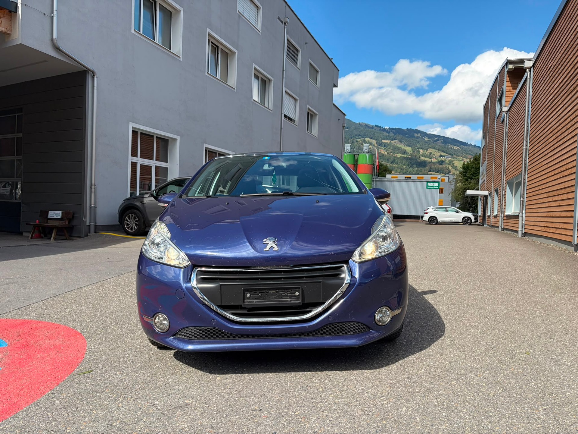 PEUGEOT 208 1.6 BlueHDi Allure-image-2