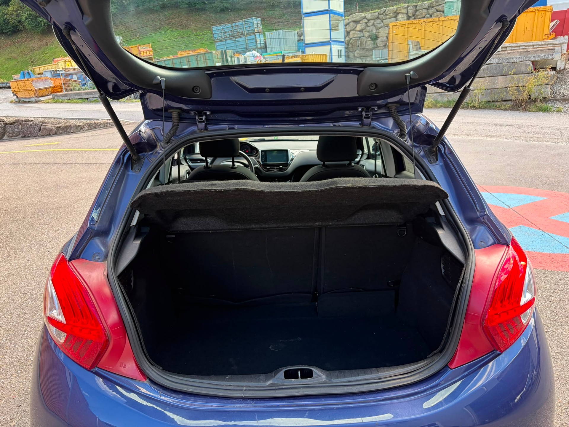 PEUGEOT 208 1.6 BlueHDi Allure-image-6
