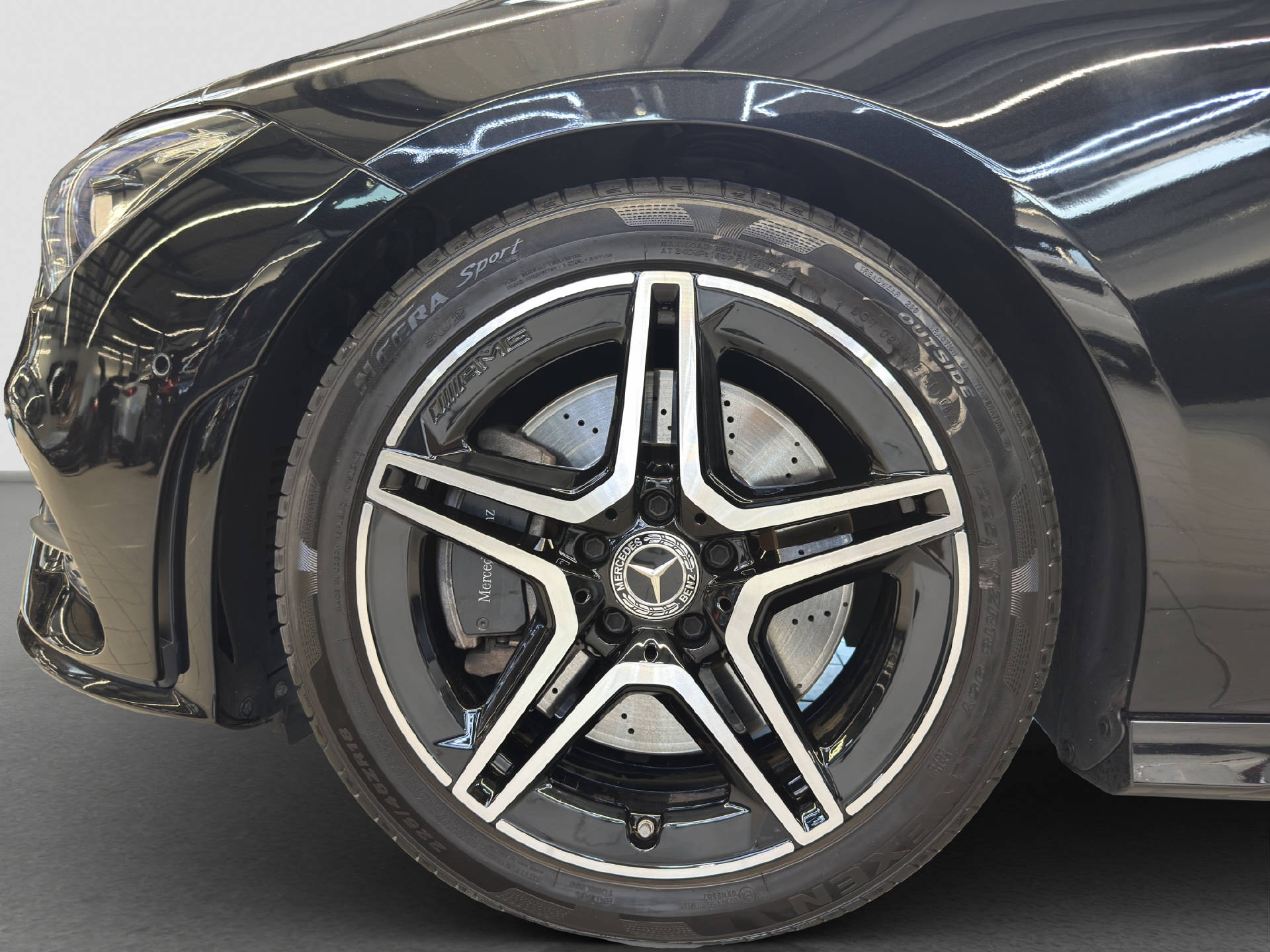 MERCEDES-BENZ CLA 250 AMG Line 4MATIC Shooting Brake-image-5