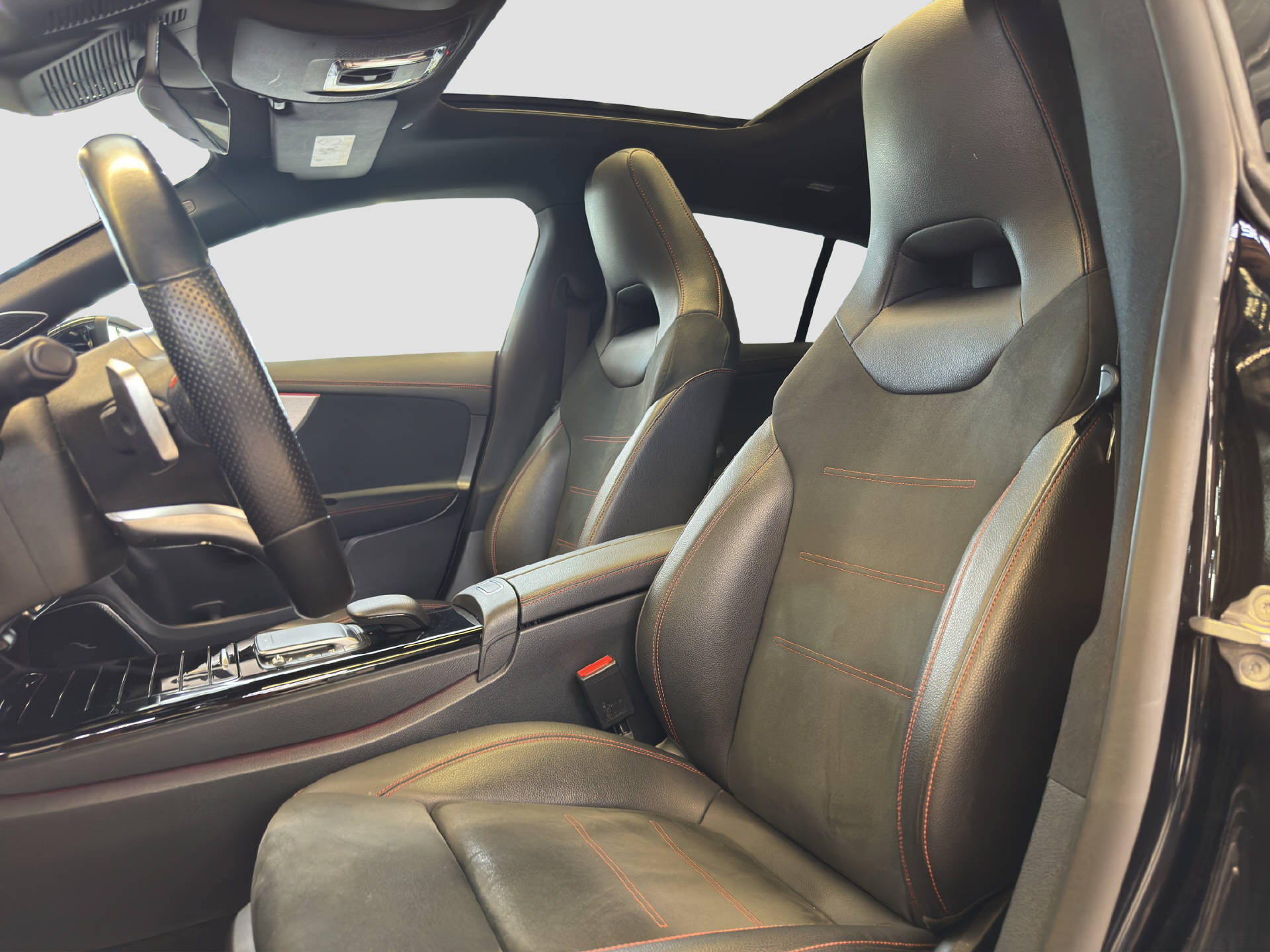MERCEDES-BENZ CLA 250 AMG Line 4MATIC Shooting Brake-image-11