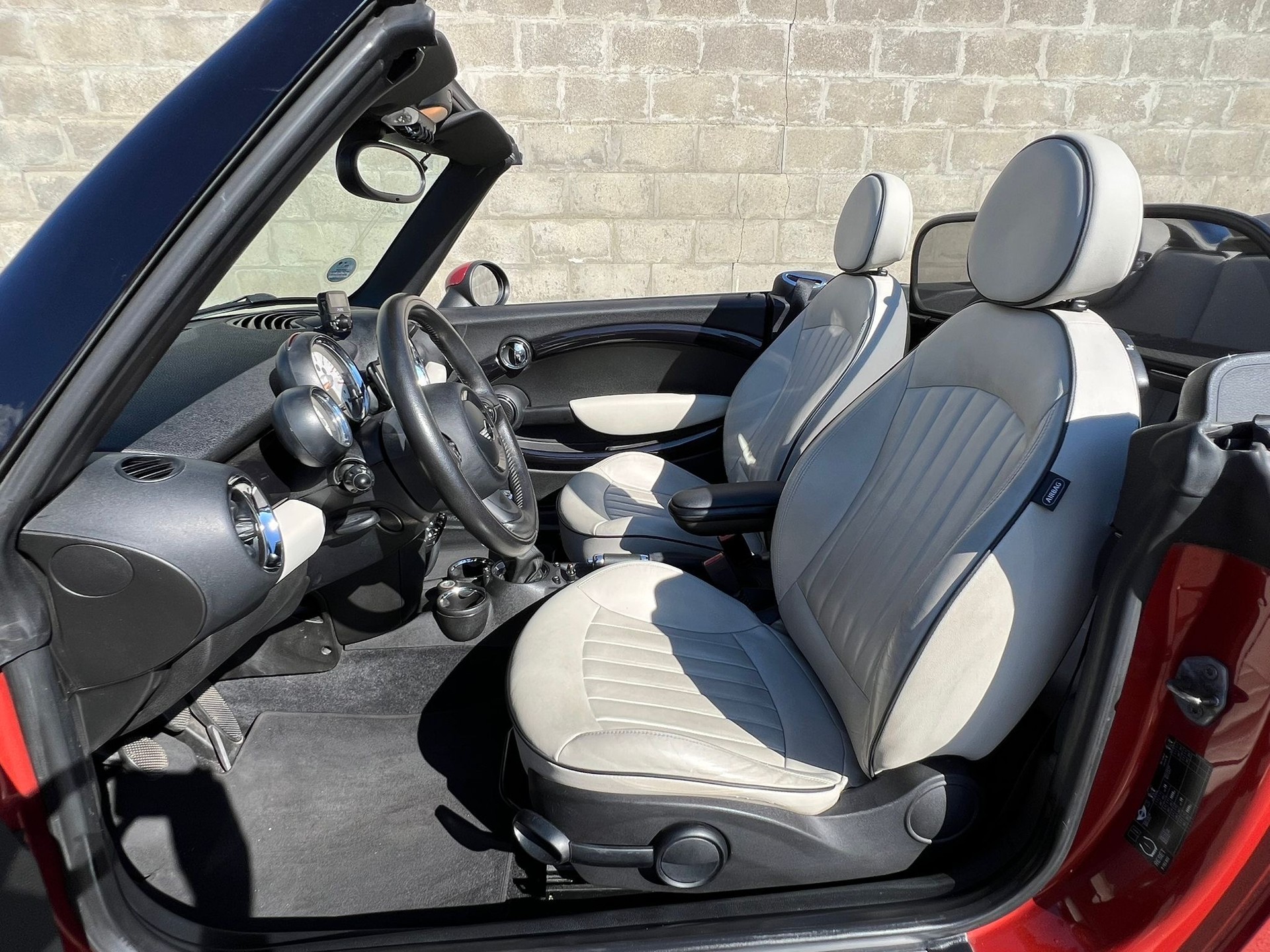 MINI Cooper Cabriolet-image-7
