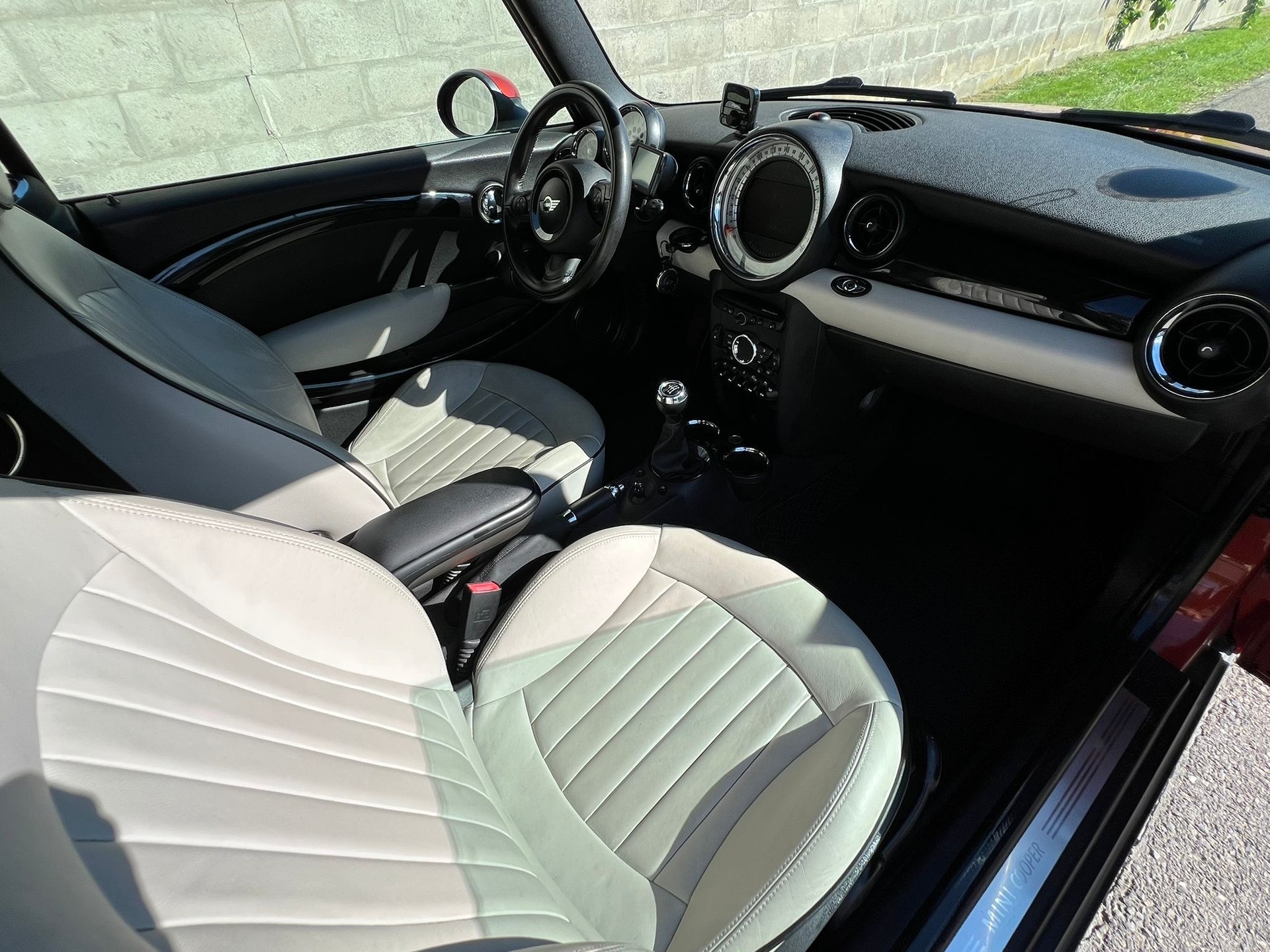 MINI Cooper Cabriolet-image-8