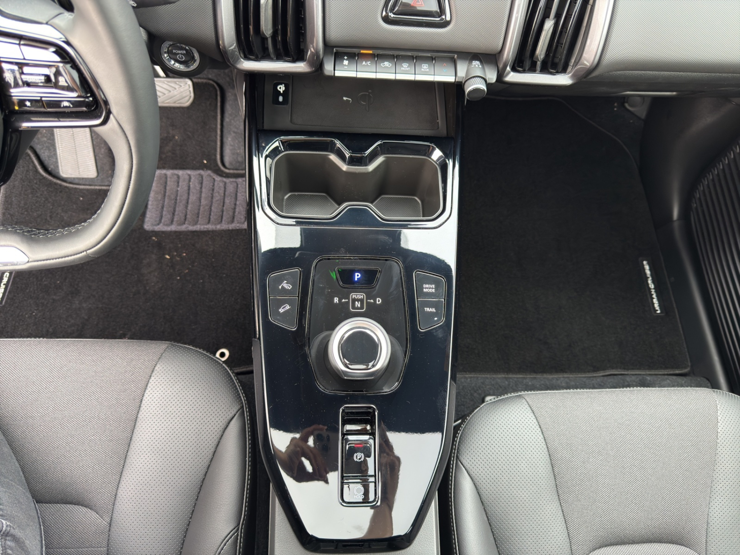 TOYOTA Urban Cruiser Premium AWD-image-15