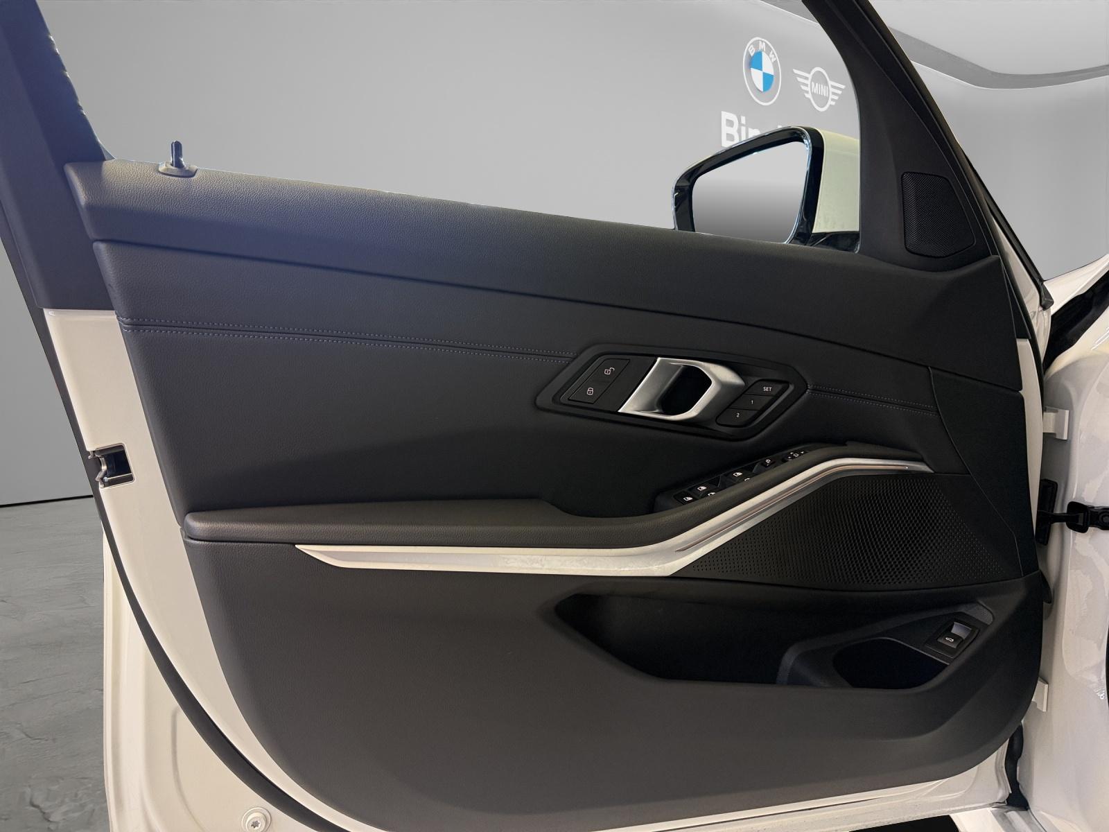 BMW Touring 320d xDrive M-SportPaket-image-8
