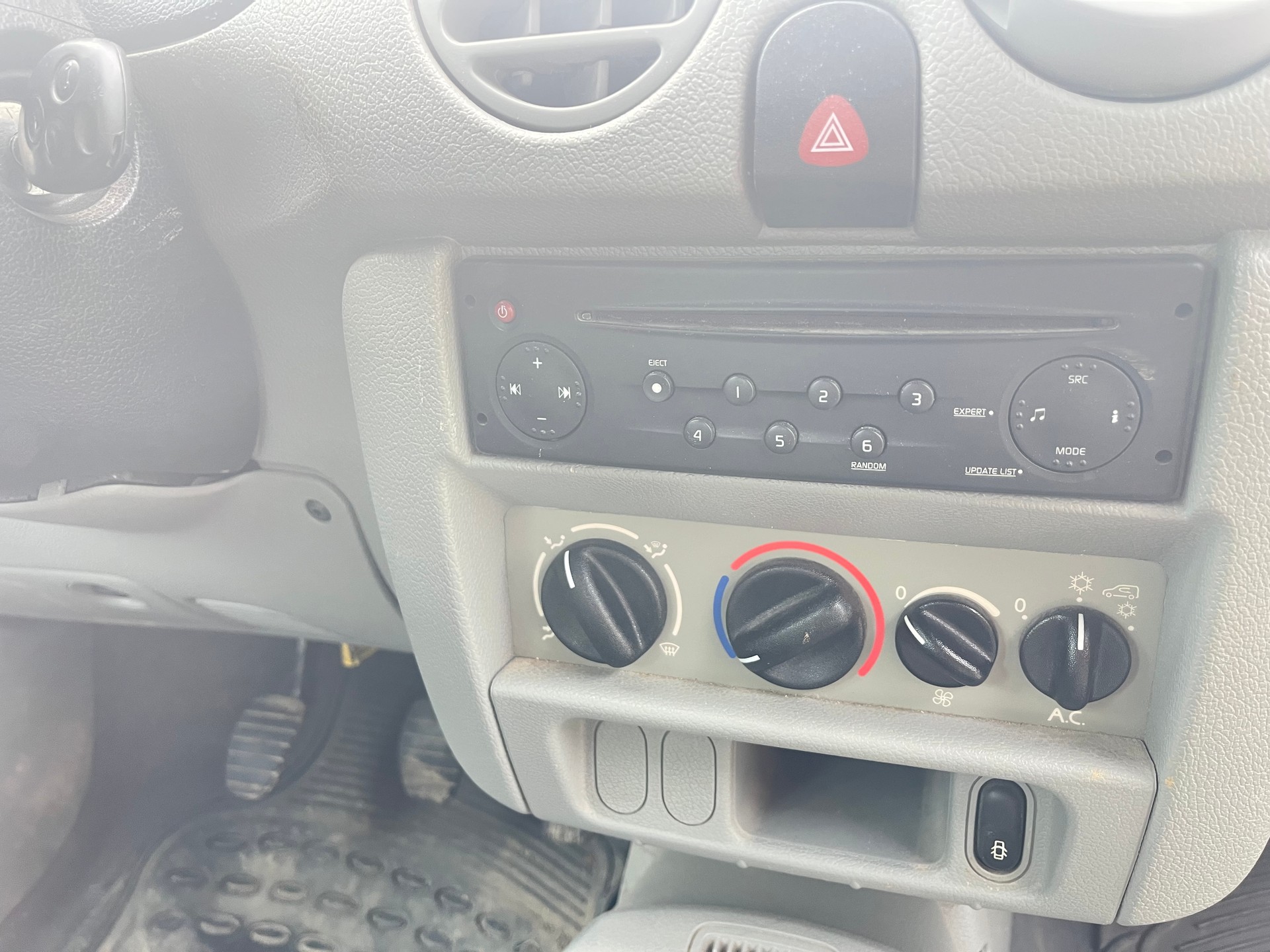 RENAULT Kangoo 1.6 16V Privilège 4x4-image-7