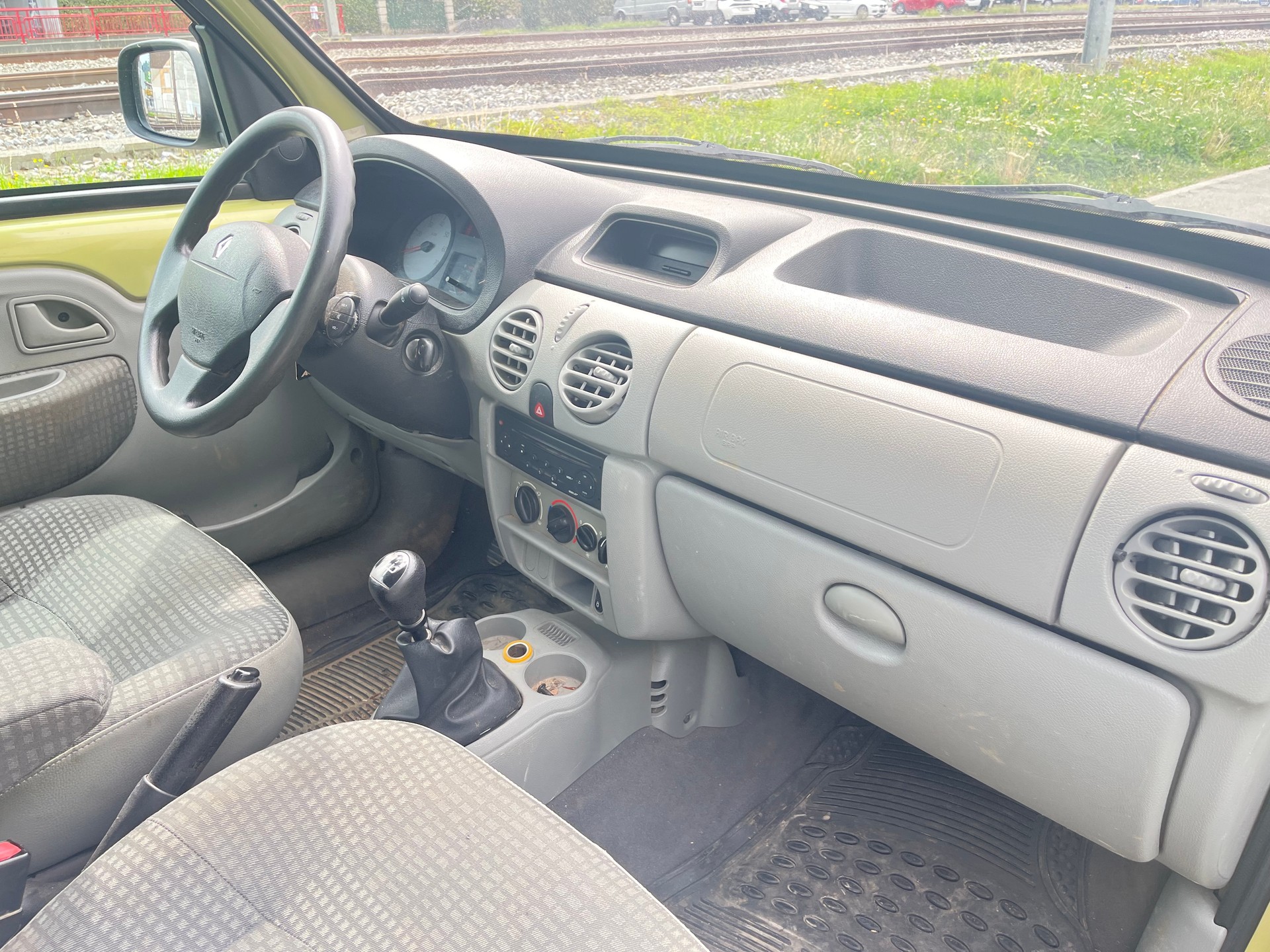 RENAULT Kangoo 1.6 16V Privilège 4x4-image-6