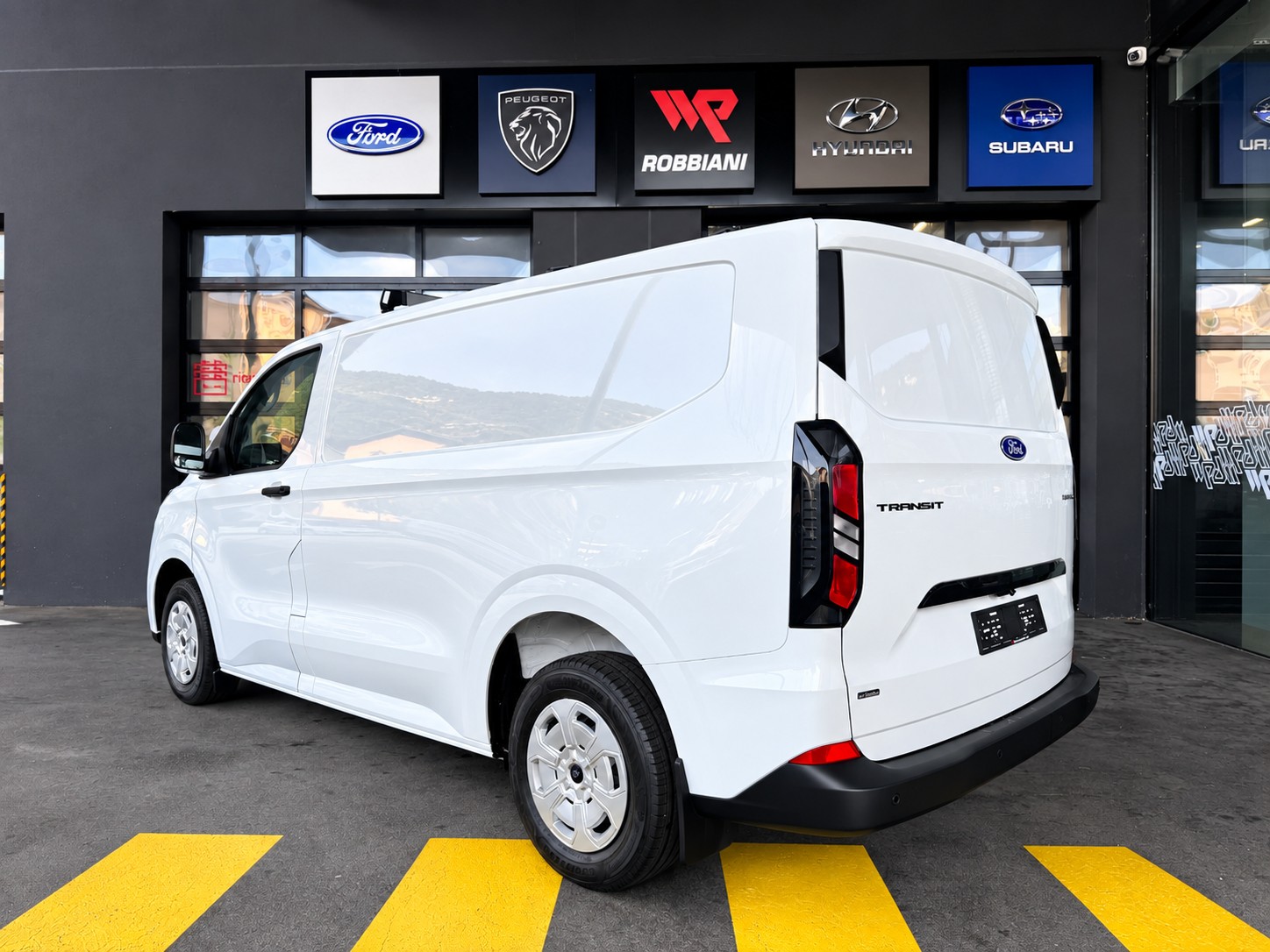 FORD Transit Custom Van PHEV 320 L1H1 Trend Automat-image-3
