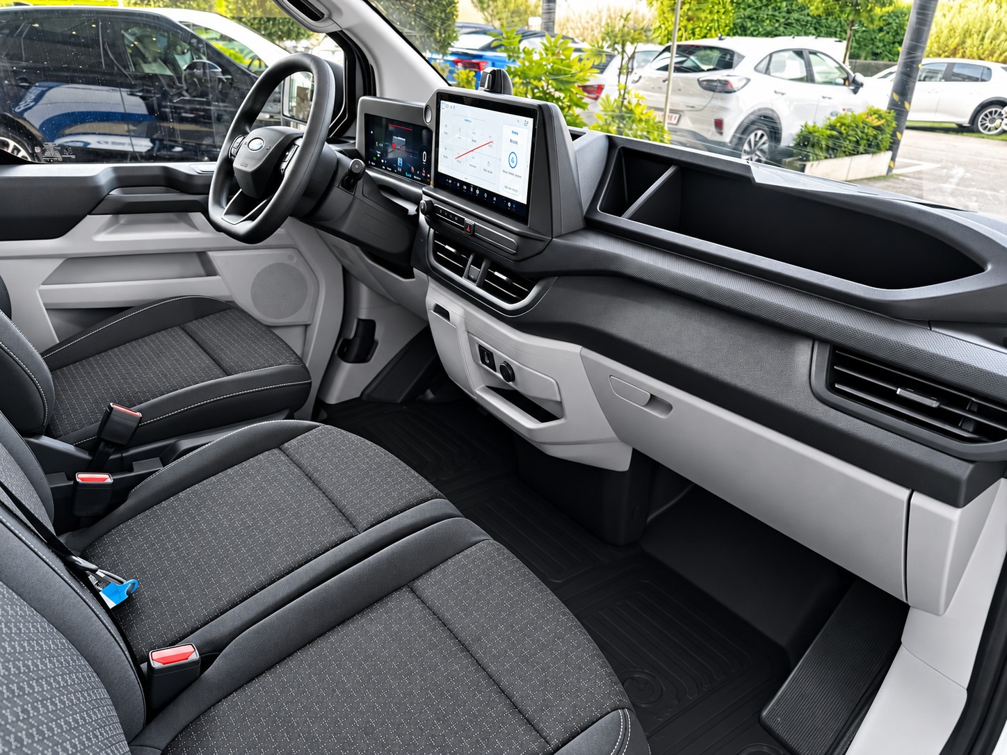 FORD Transit Custom Van PHEV 320 L1H1 Trend Automat-image-9