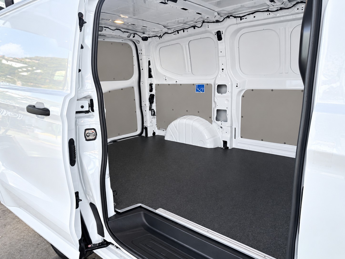 FORD Transit Custom Van PHEV 320 L1H1 Trend Automat-image-13