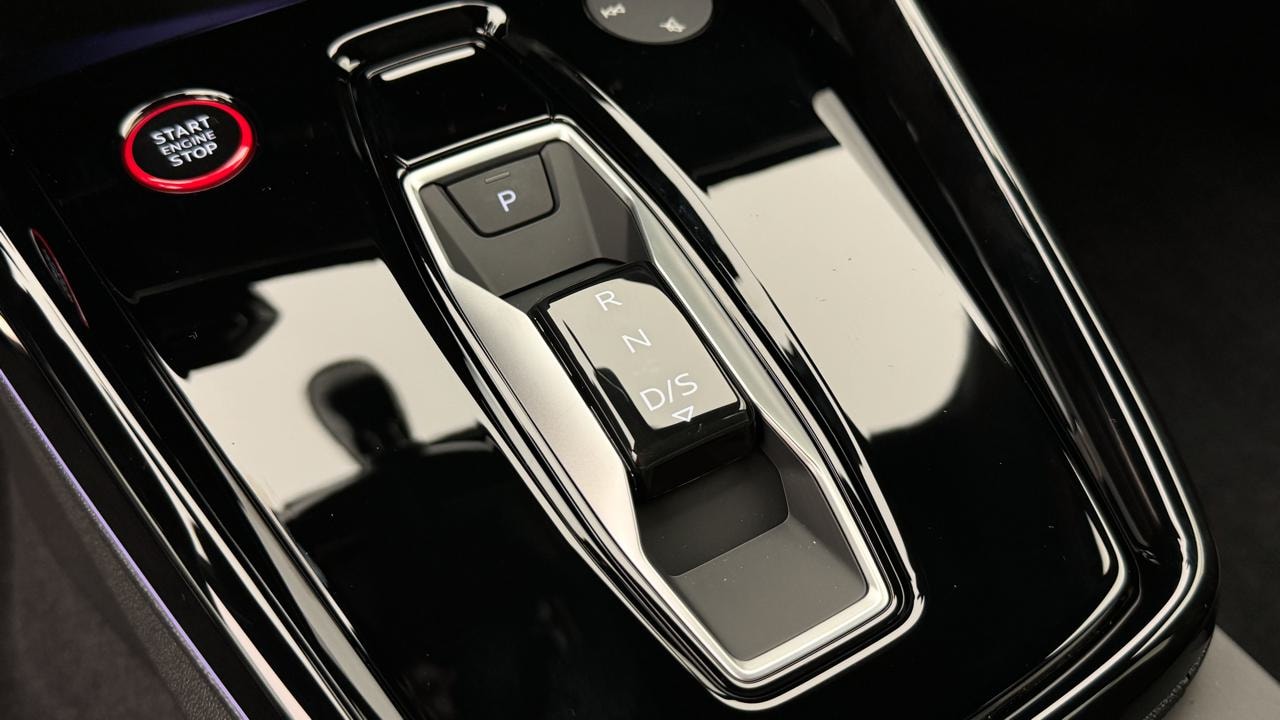 AUDI RS3 Limousine 2.5 TSI quattro S-tronic-image-10