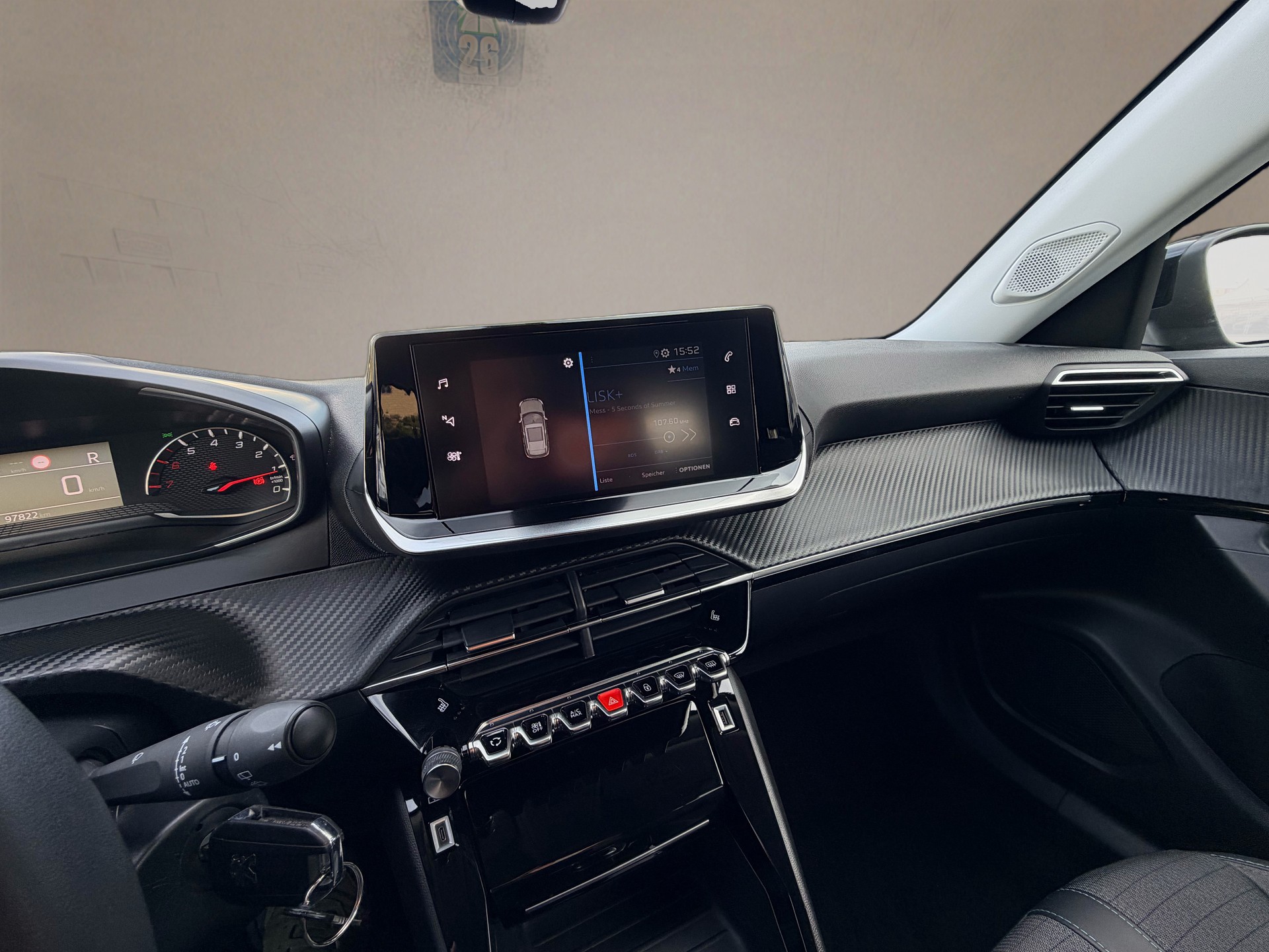 PEUGEOT 2008 1.2 PureTech Allure EAT8-image-12
