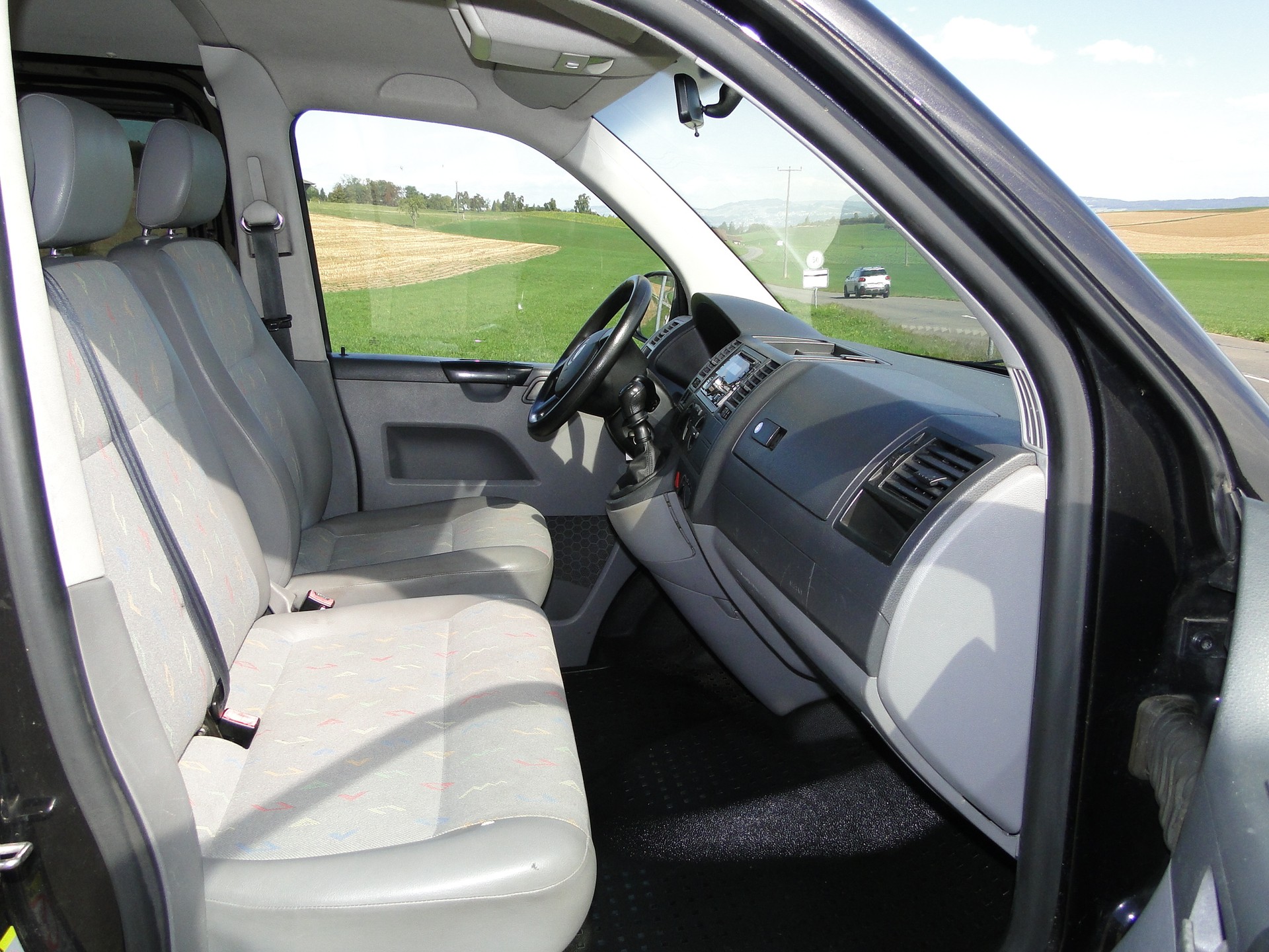 VW Caravelle 2.5-image-8