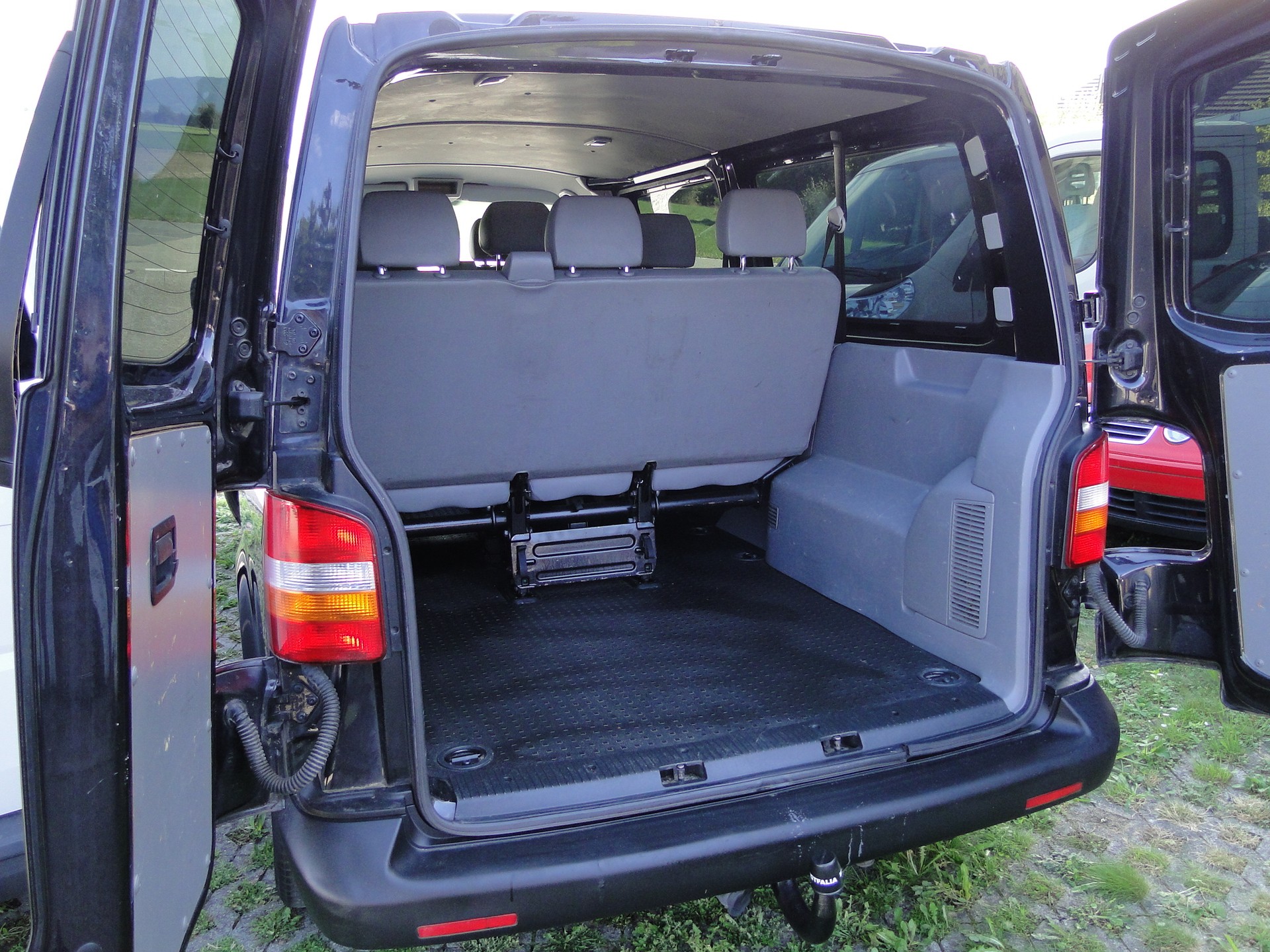 VW Caravelle 2.5-image-12