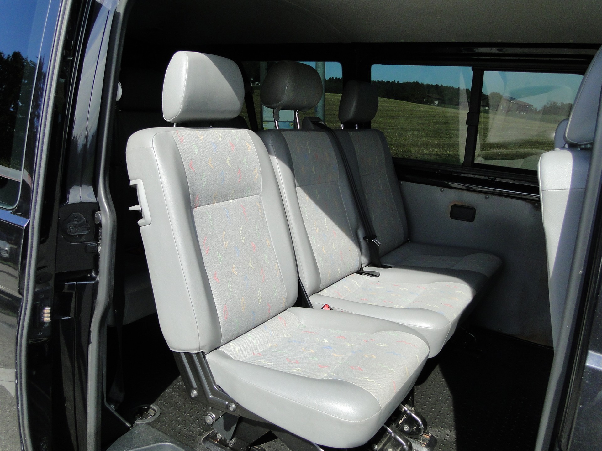 VW Caravelle 2.5-image-7
