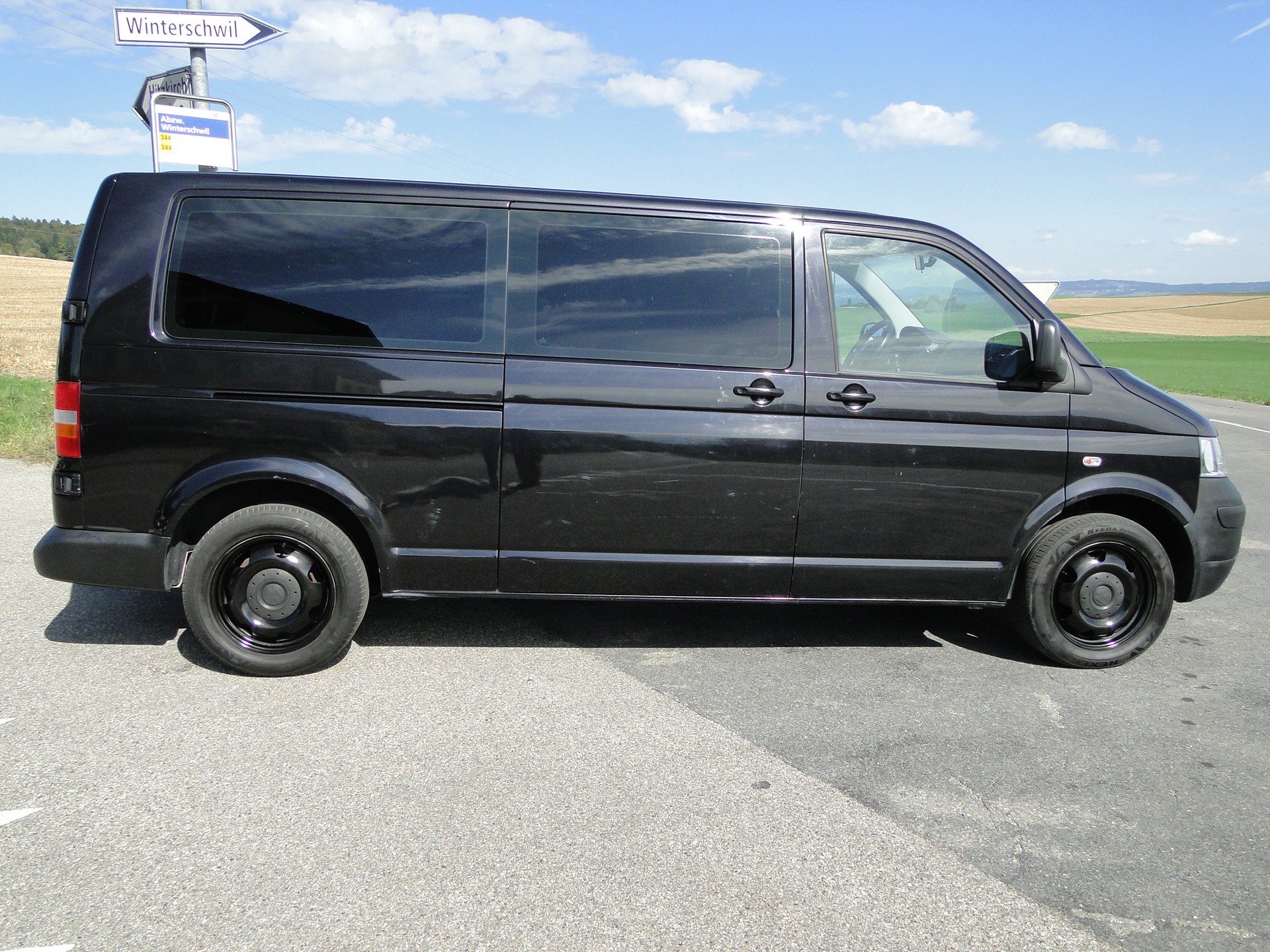 VW Caravelle 2.5-image-2