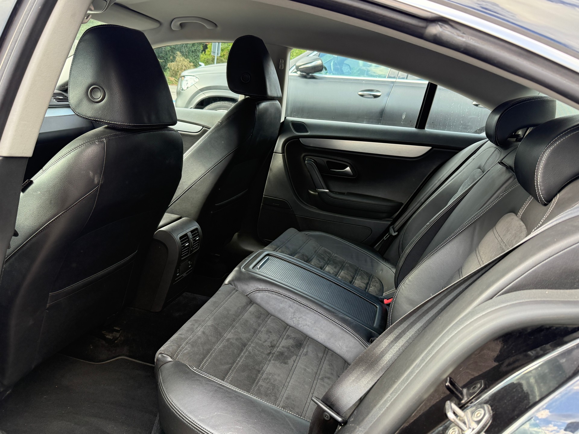 VW Passat CC 3.6 V6 FSI 4Motion-image-5