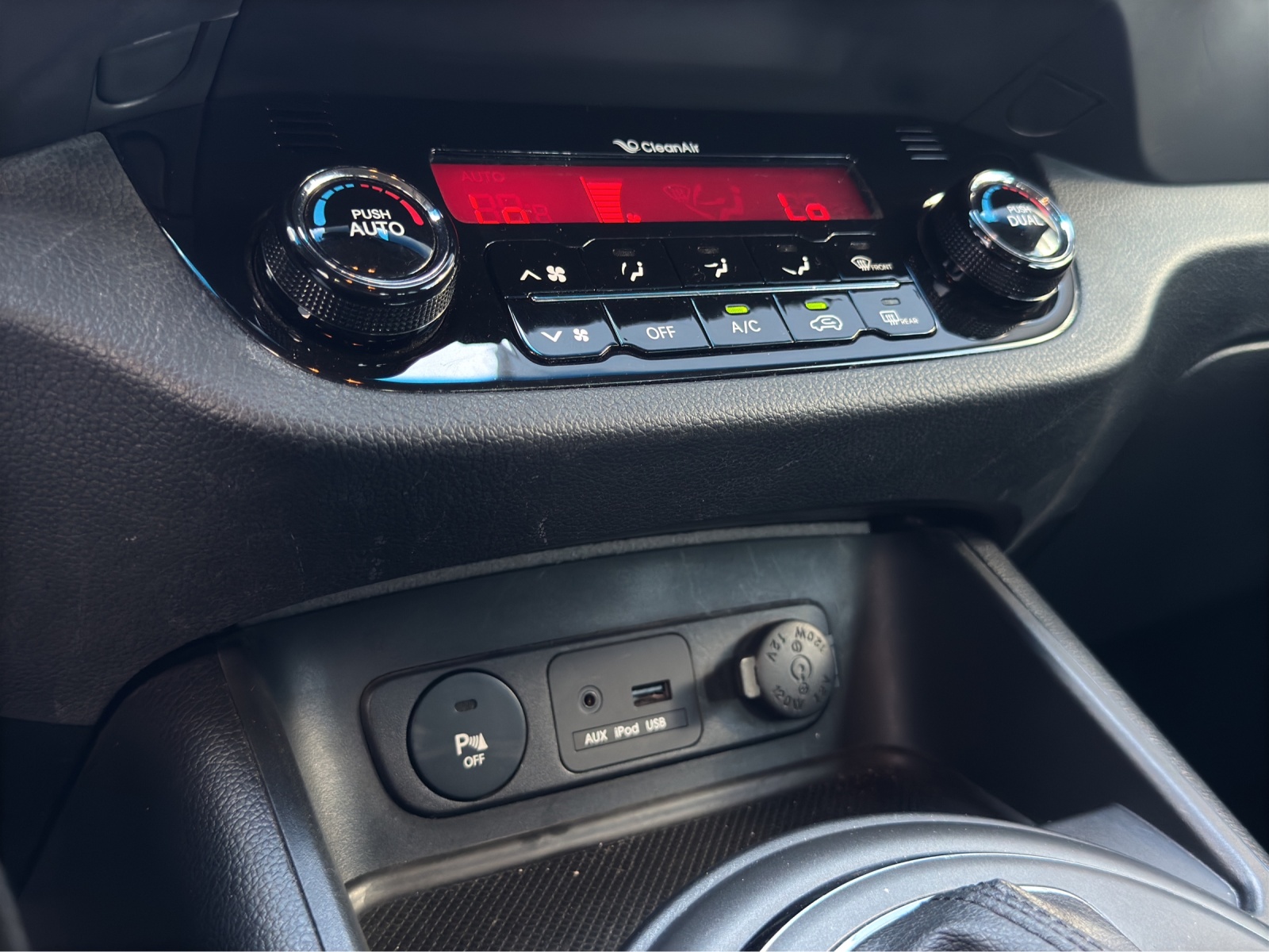 KIA Sportage 2.0 CRDi Style 4WD Automatic-image-13