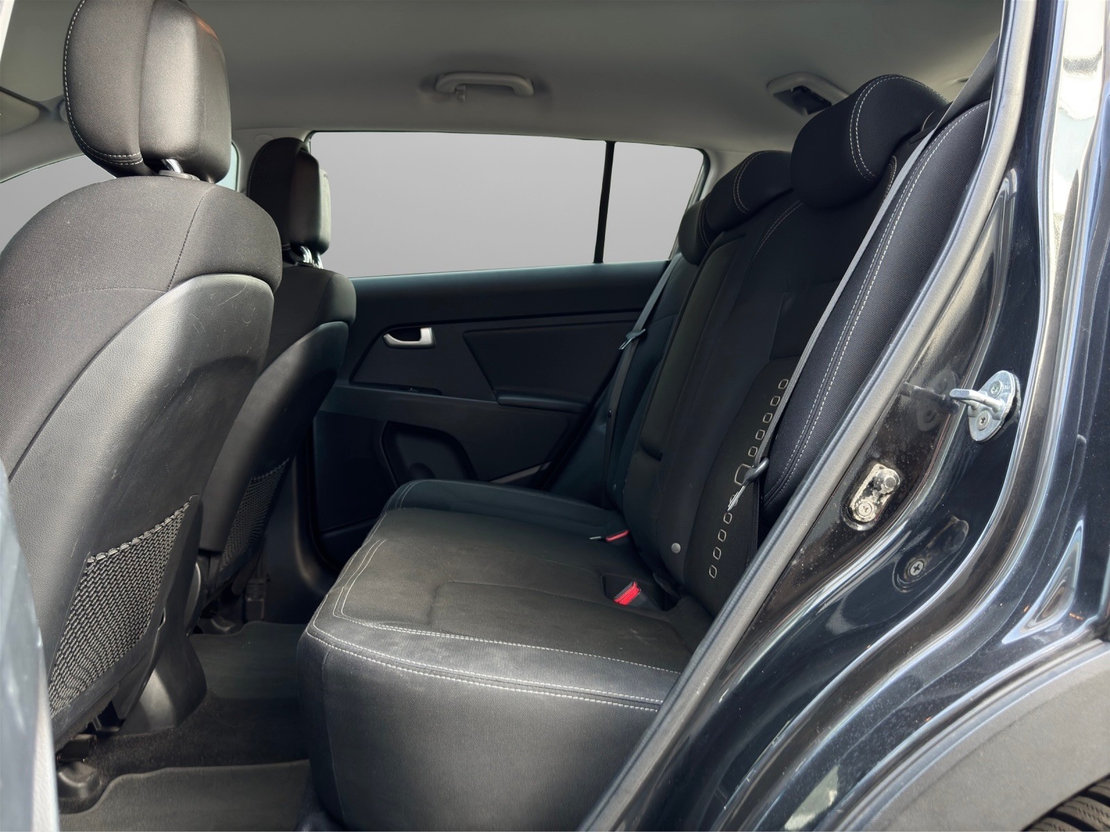 KIA Sportage 2.0 CRDi Style 4WD Automatic-image-10