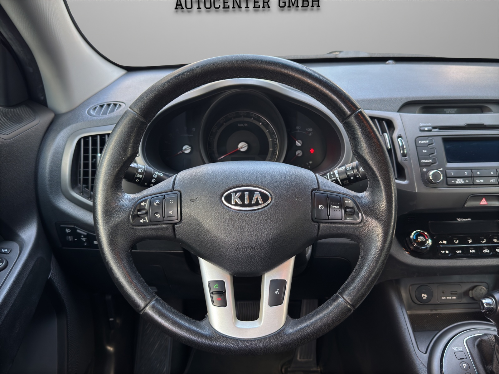 KIA Sportage 2.0 CRDi Style 4WD Automatic-image-9
