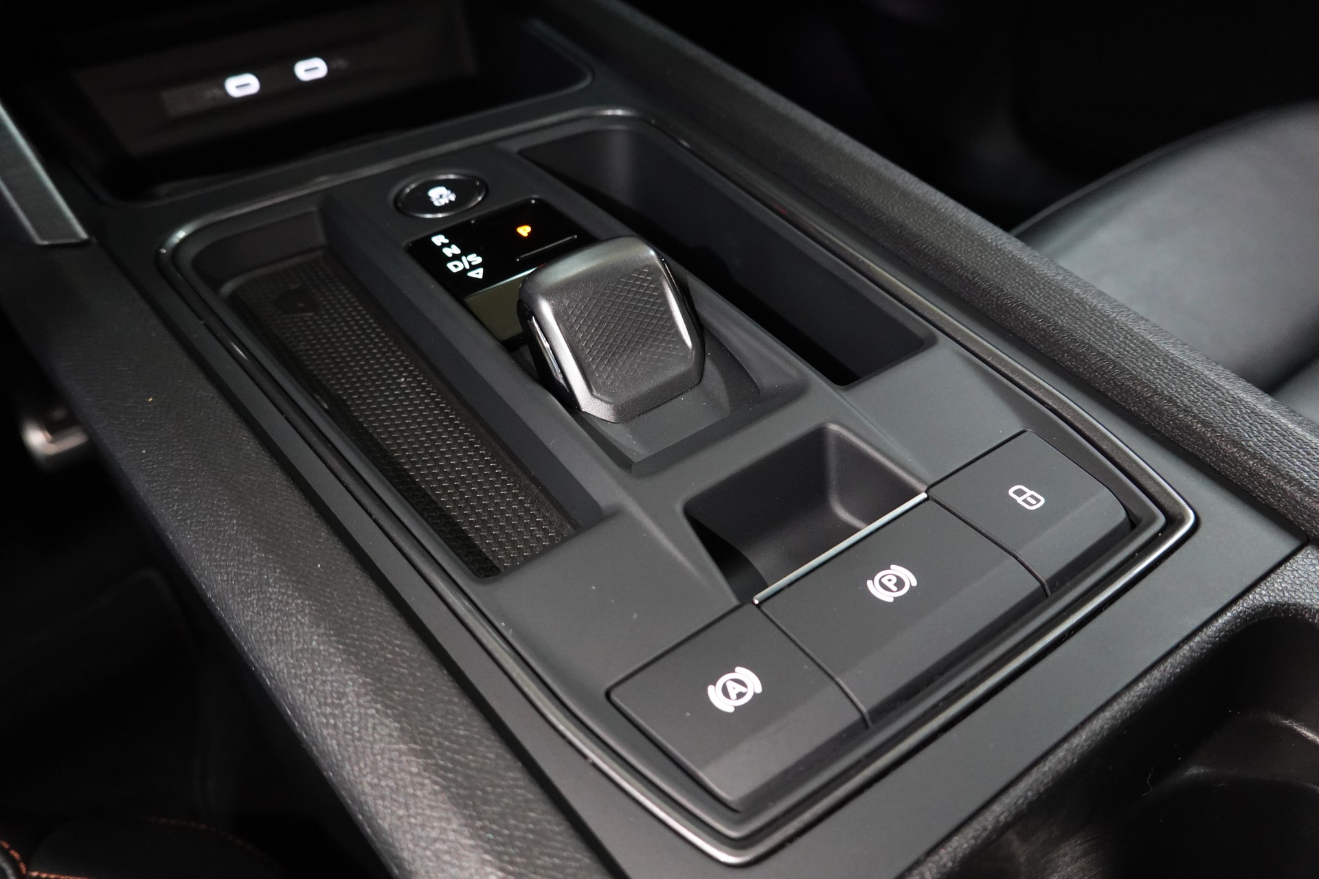 CUPRA FORMENTOR 2.0TSI SILVER 4DRIVE DSG CH-FZ APR 385-image-32