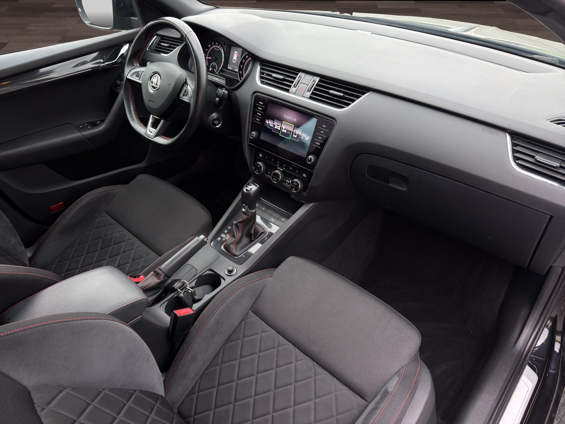 SKODA Octavia Combi 2.0 TDI RS 4x4 DSG-image-18