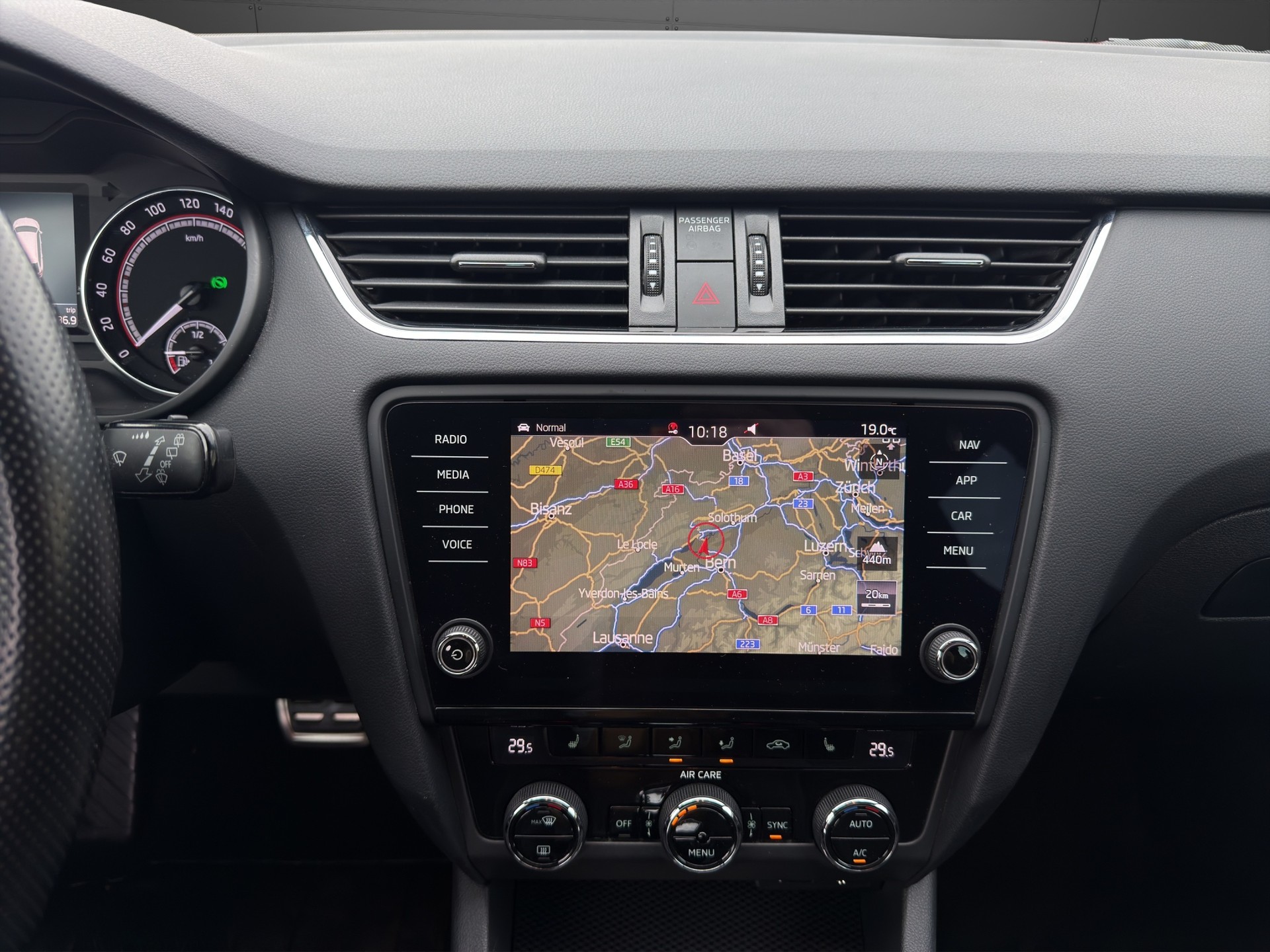 SKODA Octavia Combi 2.0 TDI RS 4x4 DSG-image-13
