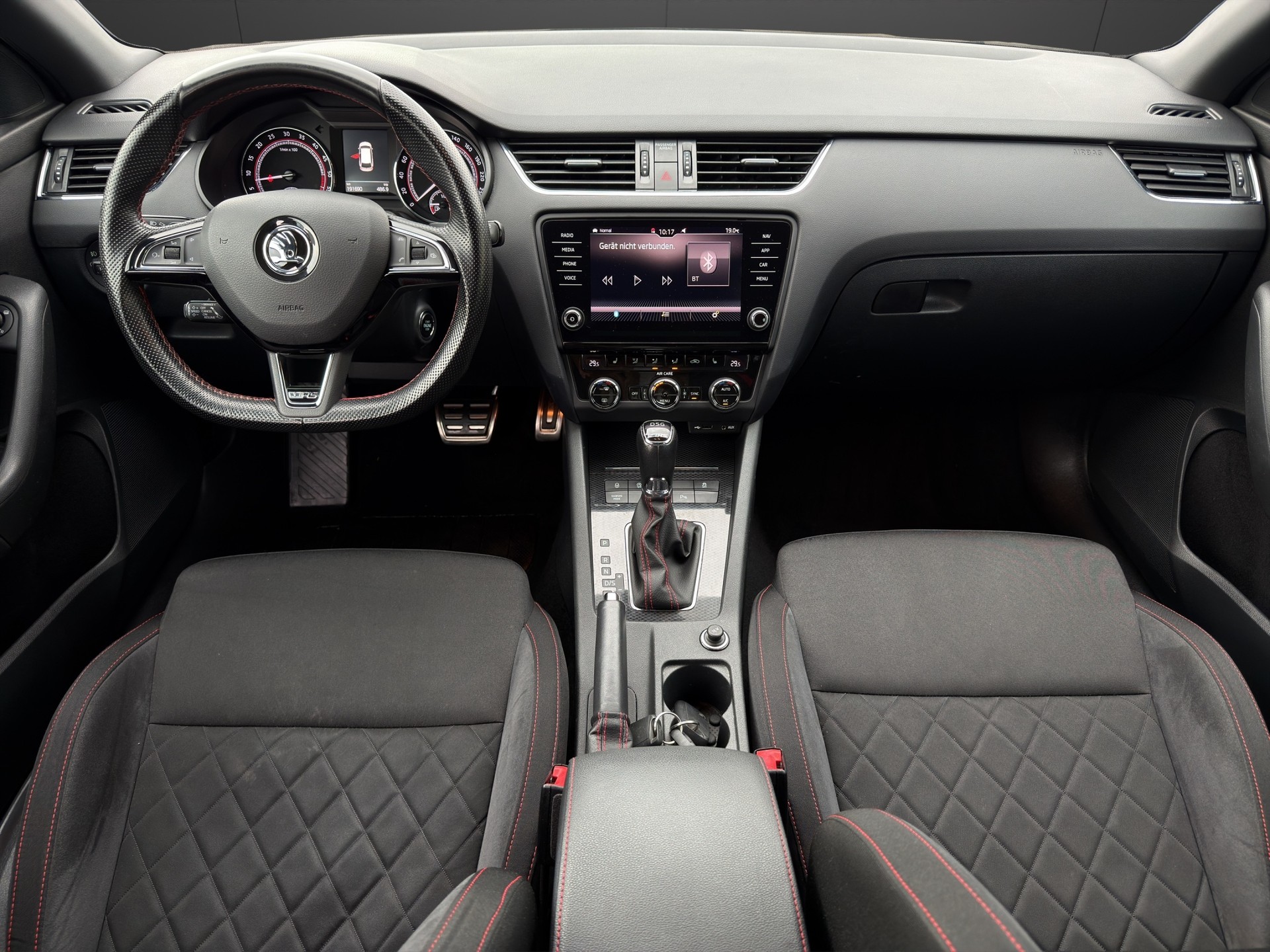 SKODA Octavia Combi 2.0 TDI RS 4x4 DSG-image-10