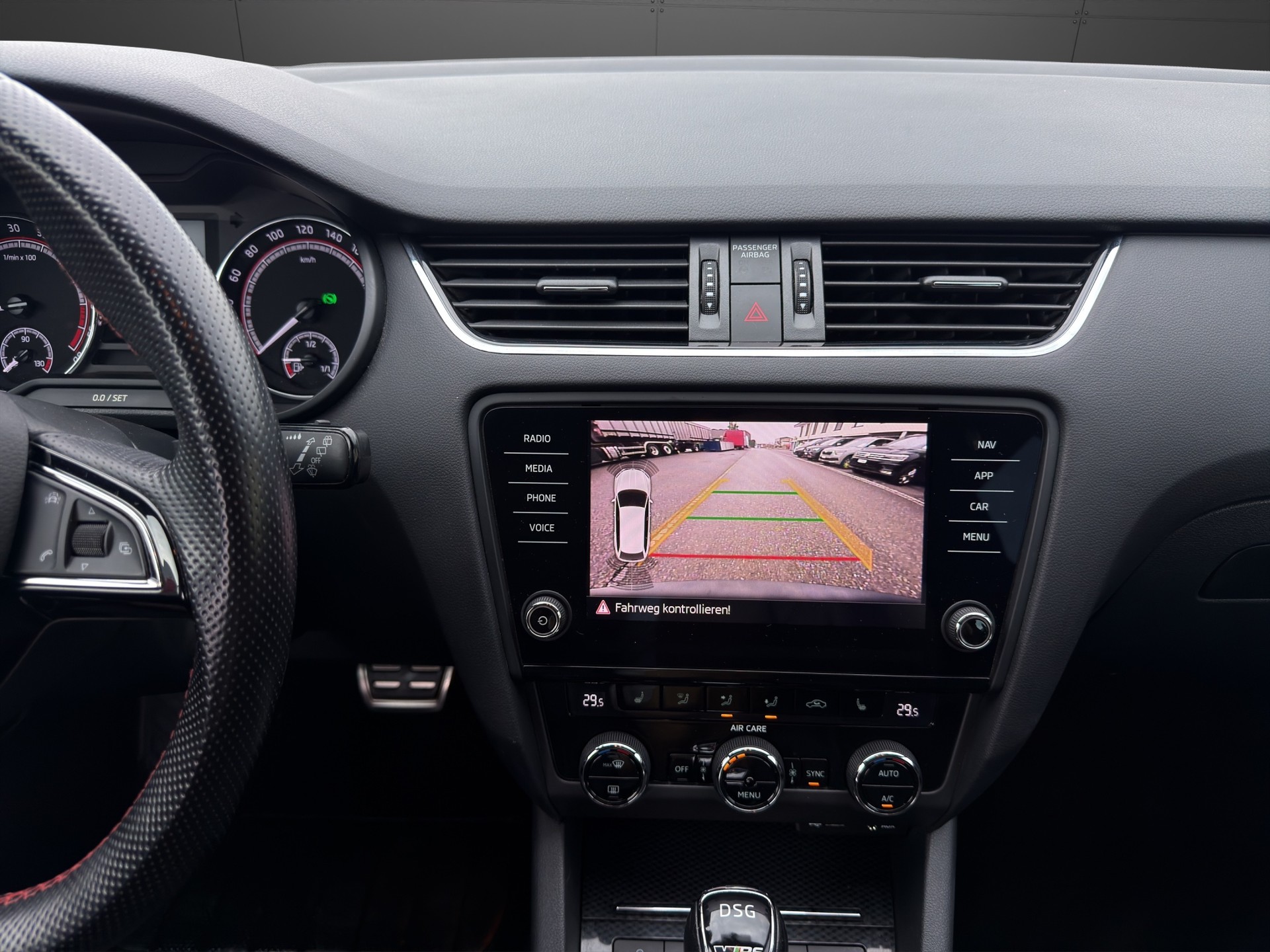 SKODA Octavia Combi 2.0 TDI RS 4x4 DSG-image-14