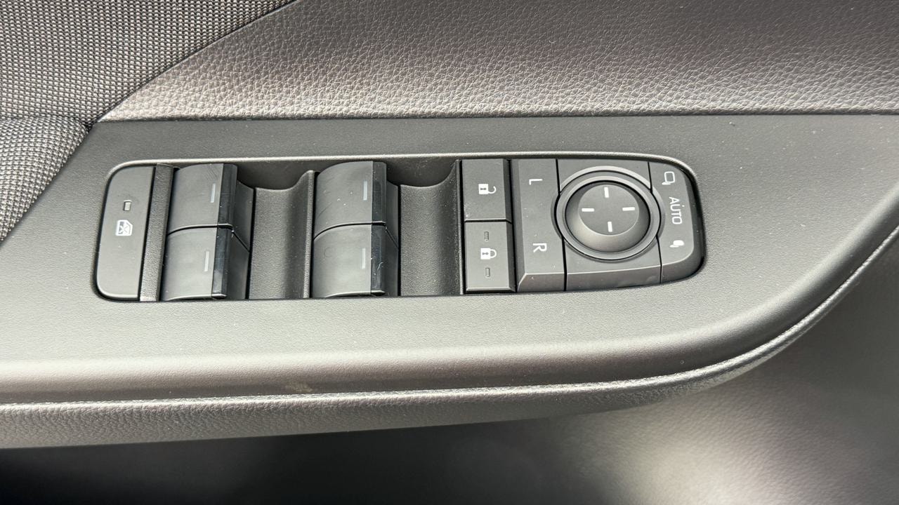 TOYOTA C-HR 2.0 PHEV CVT Style-image-9