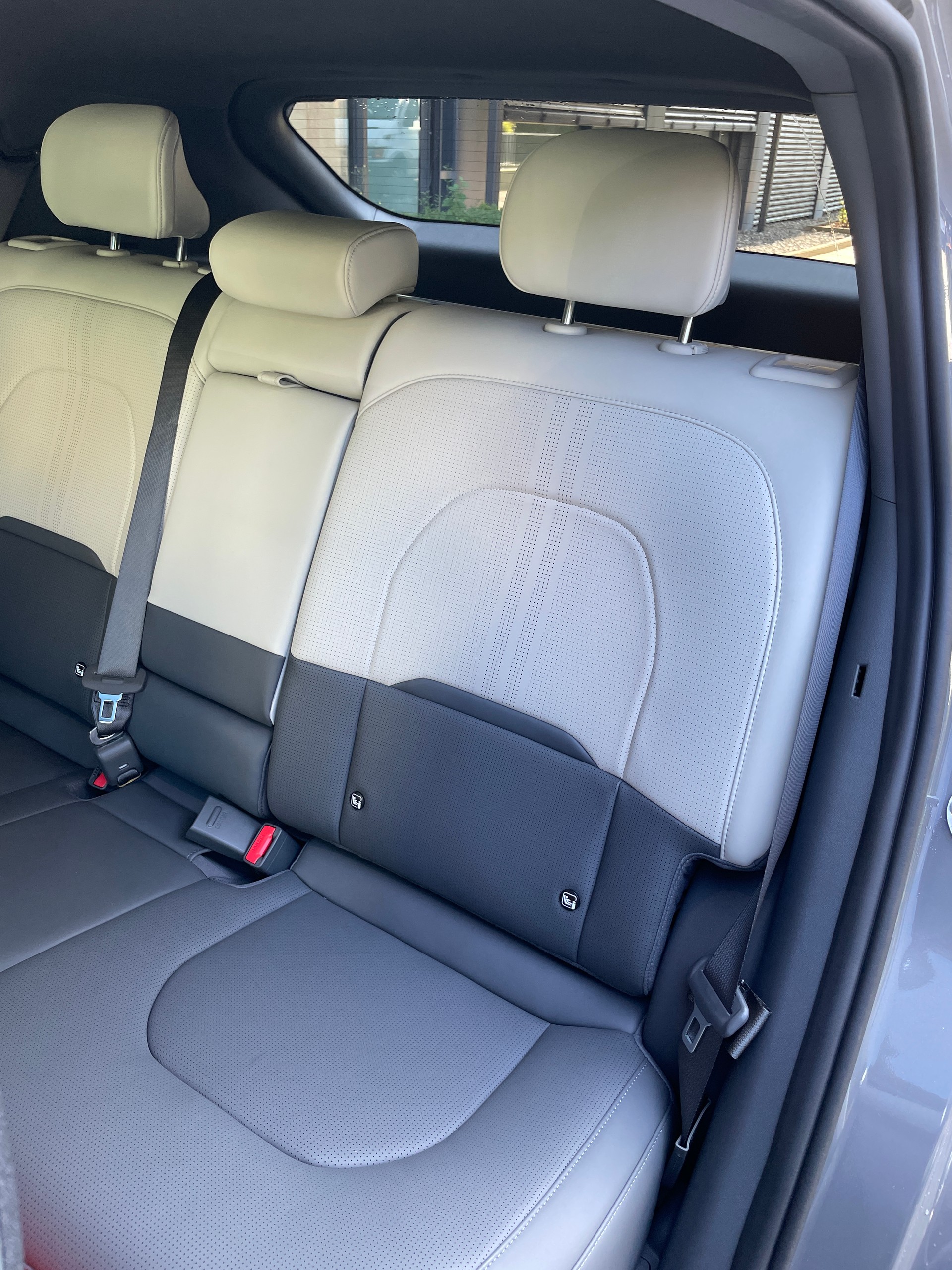 KIA EV3 81,4 kWh GT-Line mit GT-Line Pack, Panoramadach, V2L, AHK (MODELL 26)-image-11