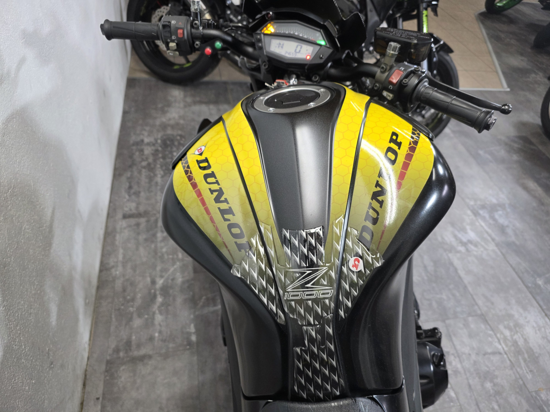 KAWASAKI Z 1000-image-6