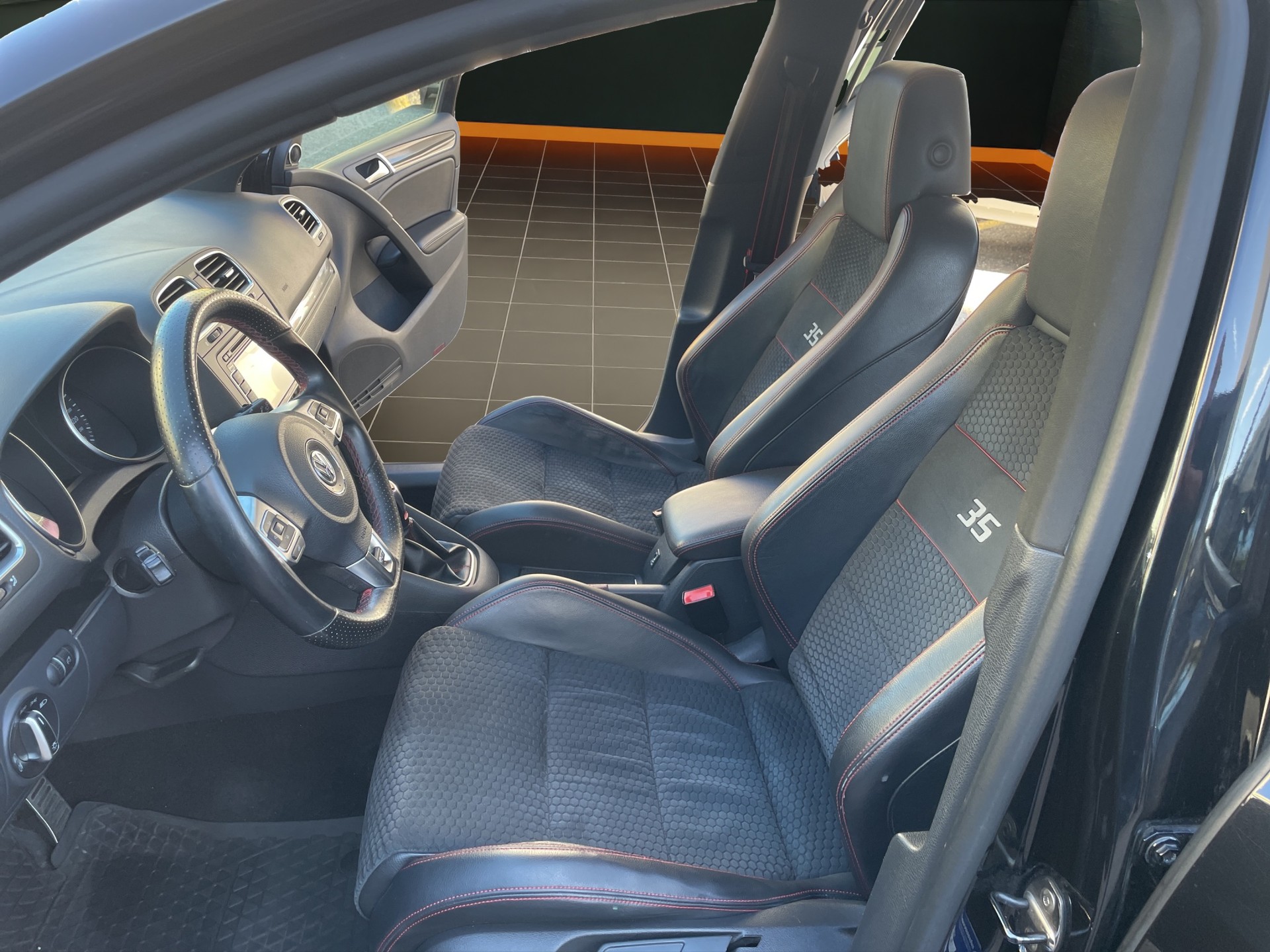 VW Golf 2.0 TSI GTI Edition 35-image-9