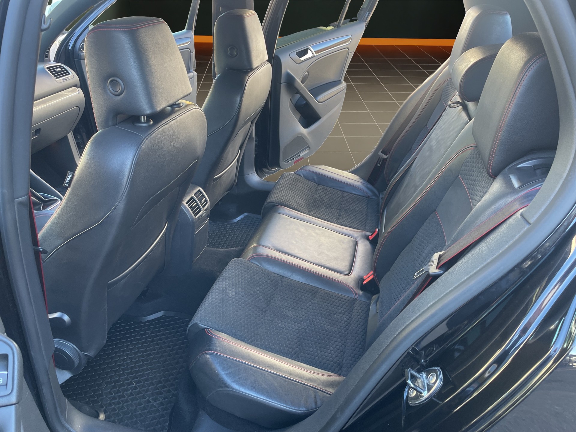 VW Golf 2.0 TSI GTI Edition 35-image-13