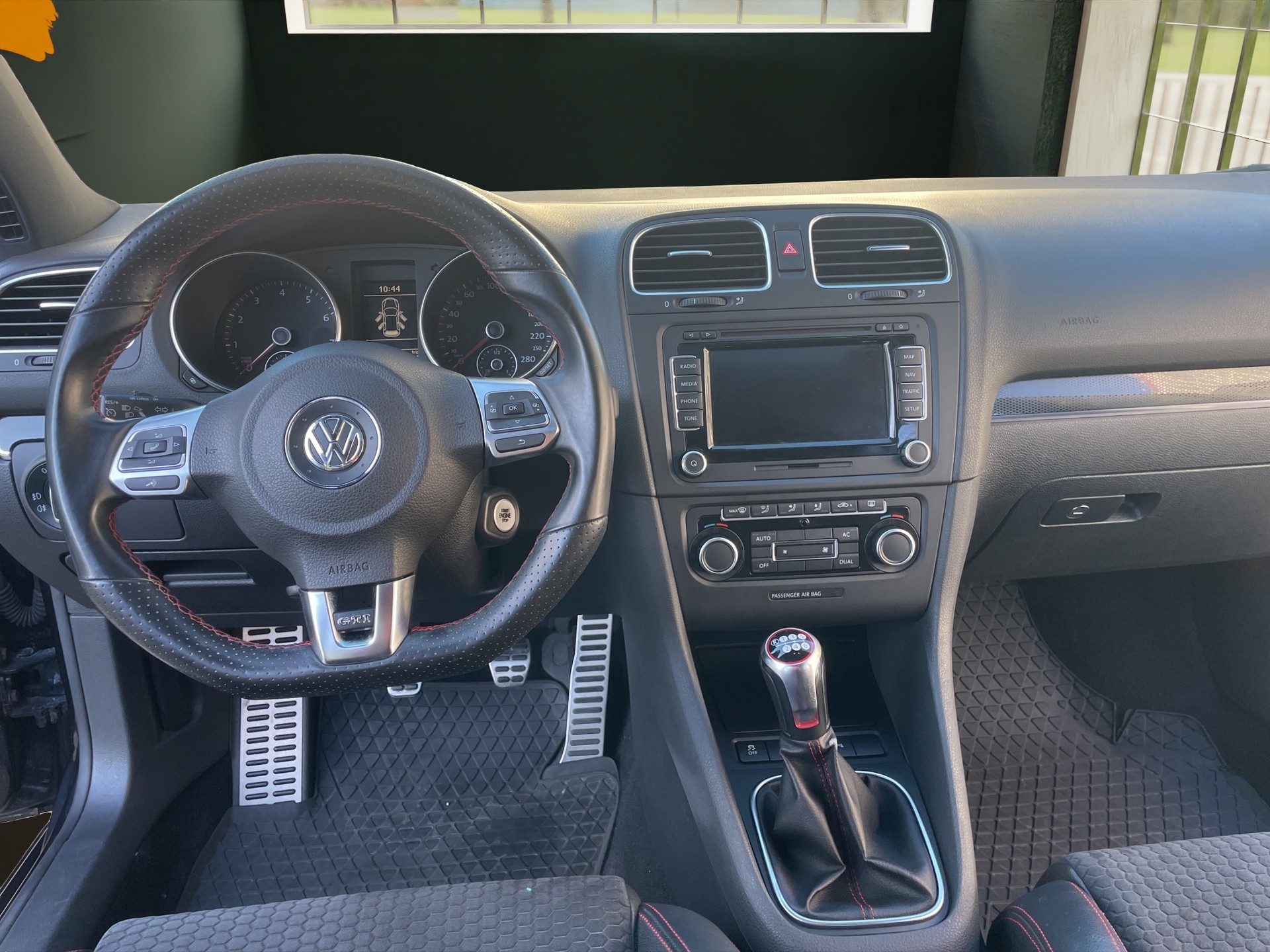 VW Golf 2.0 TSI GTI Edition 35-image-10