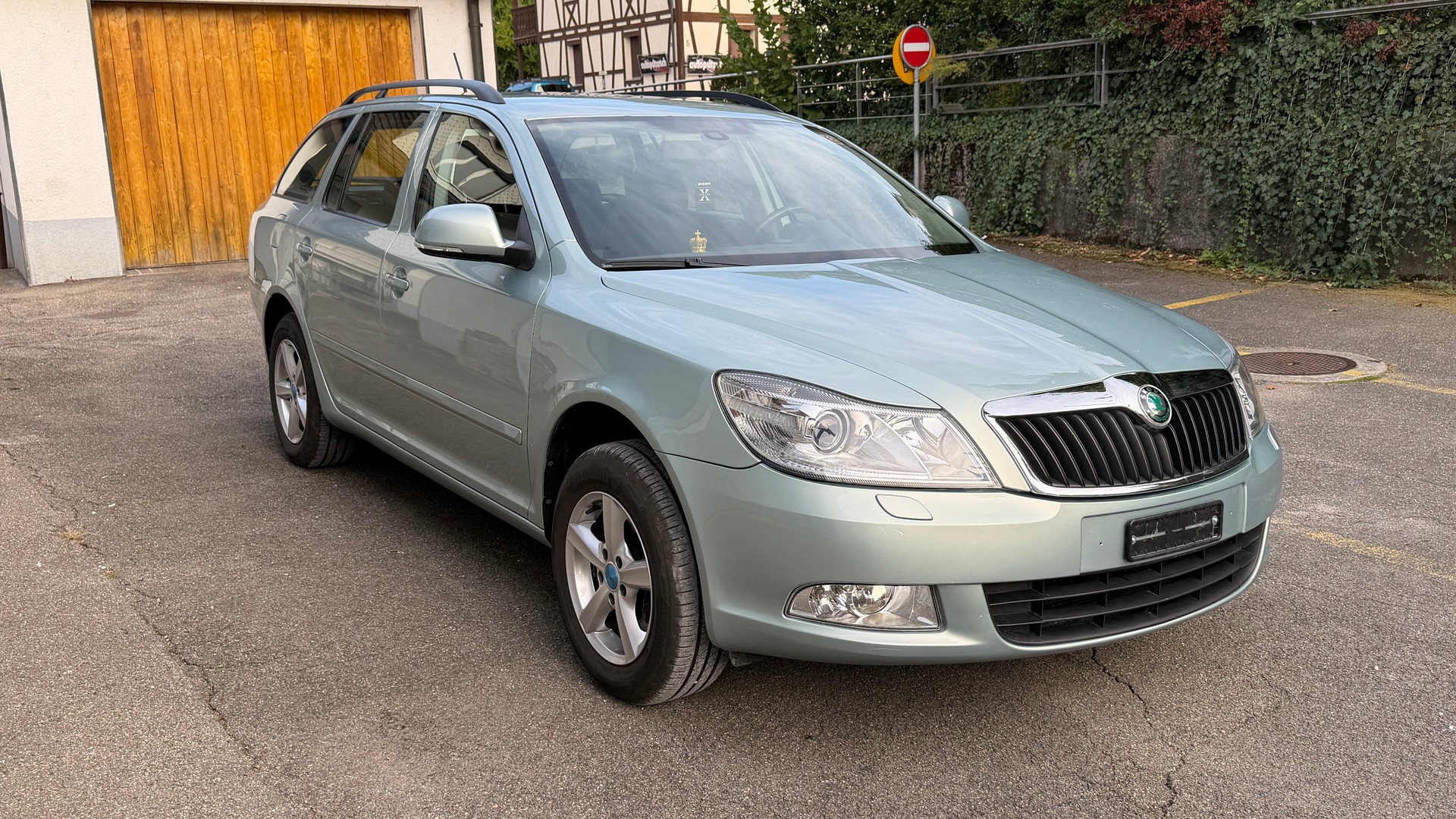 SKODA Octavia Combi 2.0 TDI AllDrive 4x4 DSG **Frisch ab MFK**-image-5
