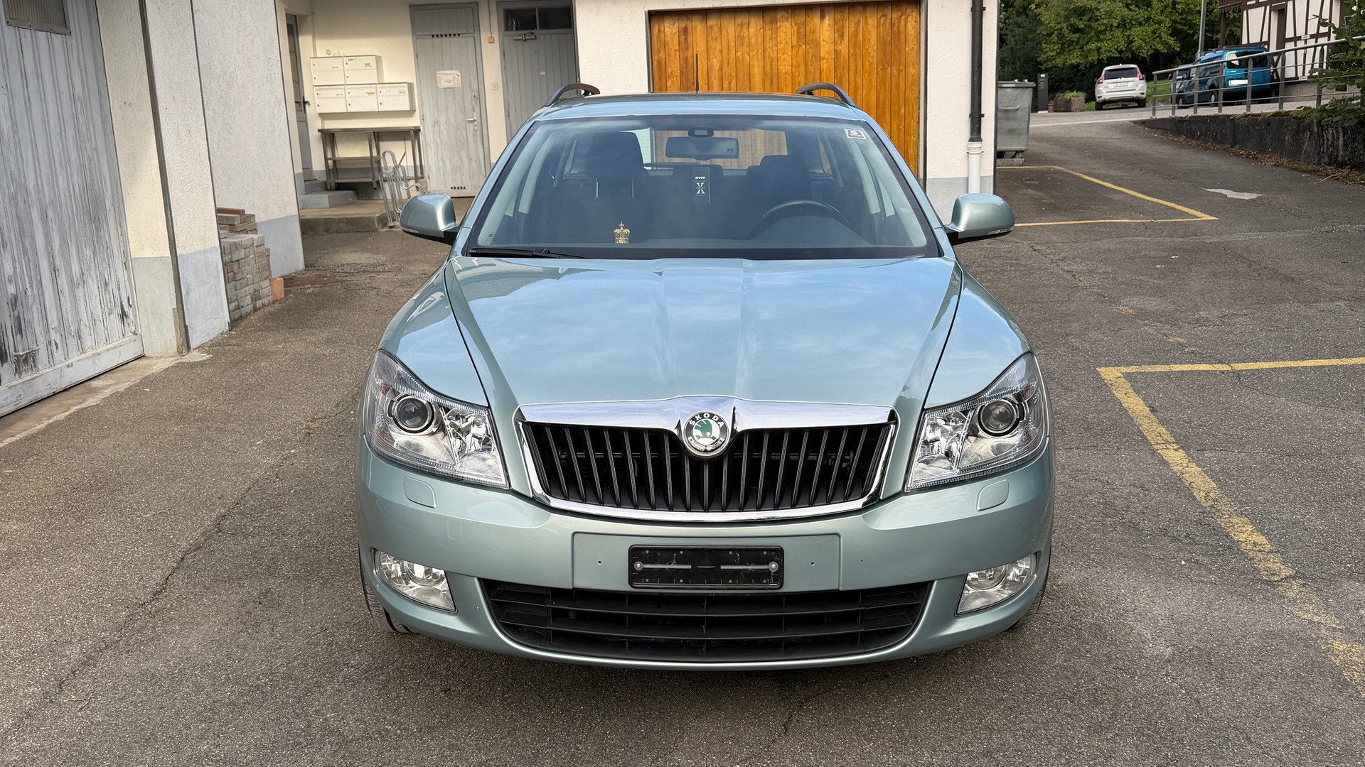 SKODA Octavia Combi 2.0 TDI AllDrive 4x4 DSG **Frisch ab MFK**-image-6