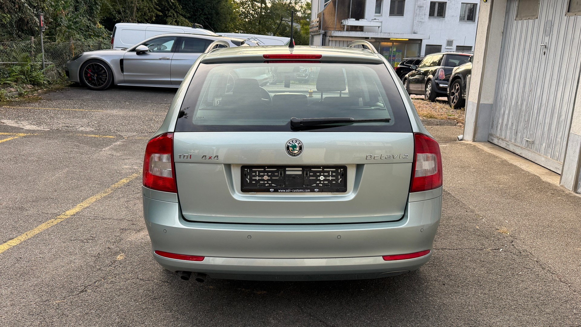 SKODA Octavia Combi 2.0 TDI AllDrive 4x4 DSG **Frisch ab MFK**-image-3